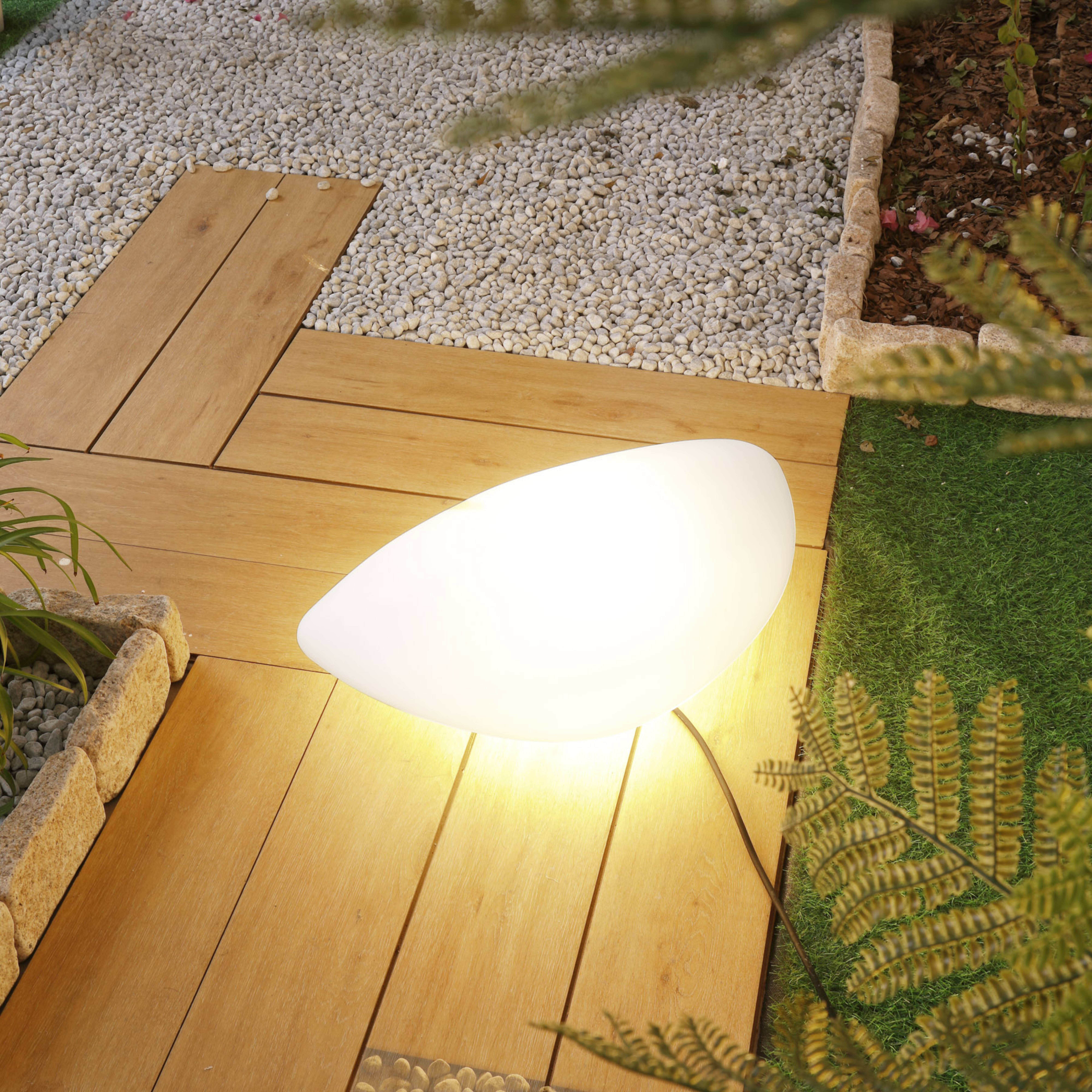 Lindby Arani lampe de sol d’extérieur, blanche