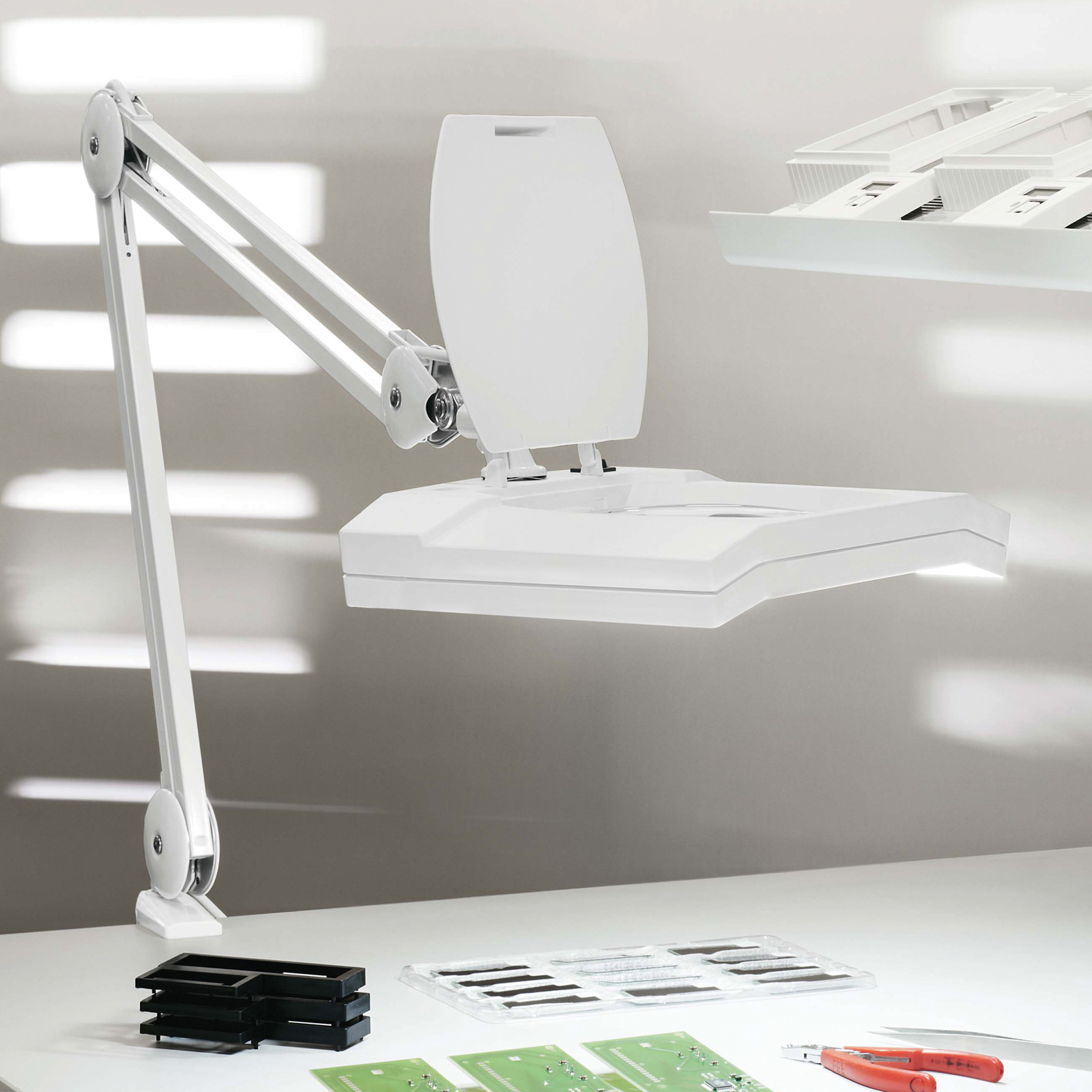 LED-Lupenleuchte MAULvitrum mit Klemme, weiß