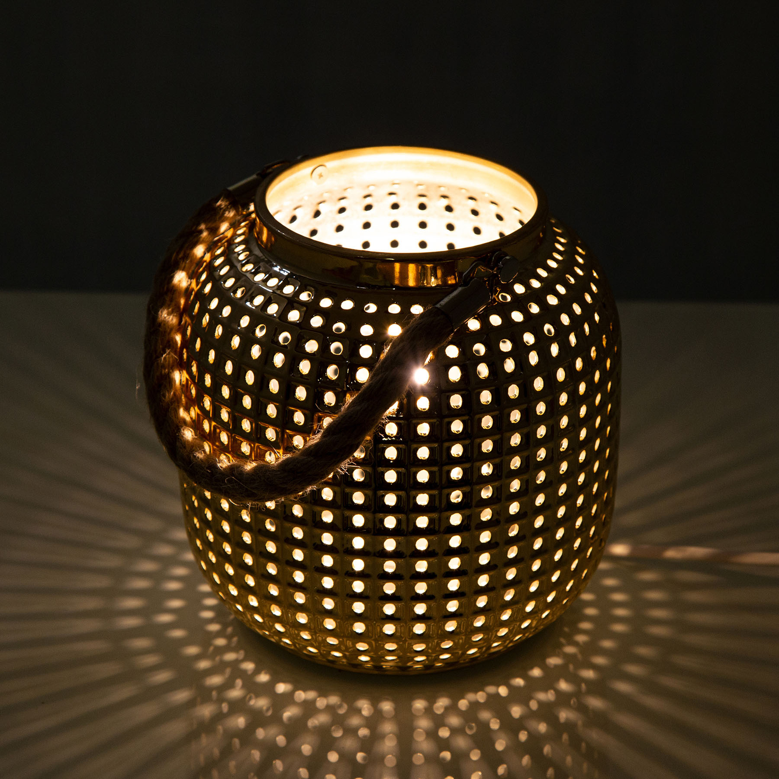 Bola table lamp, gold