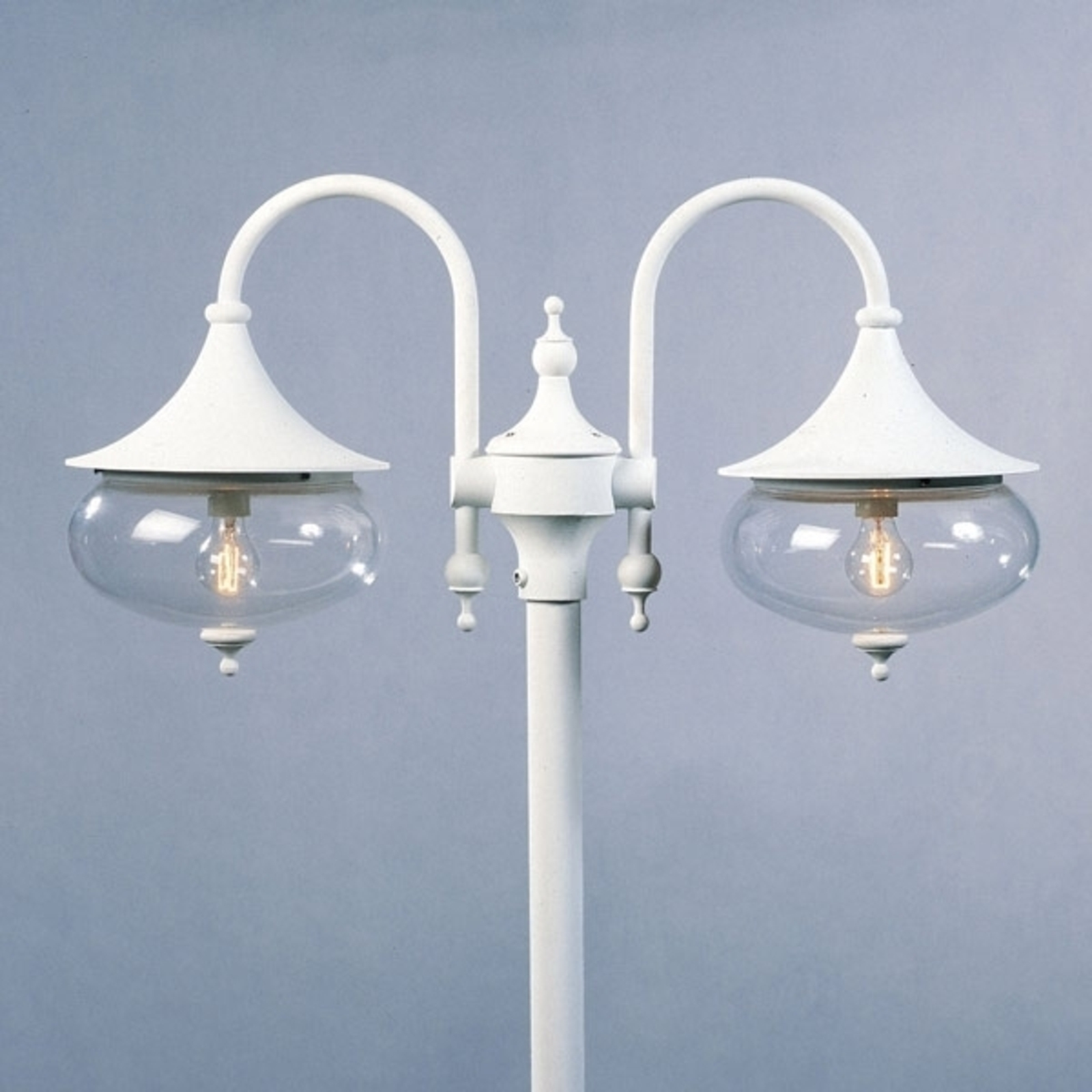 2-bulb Libra lamp post