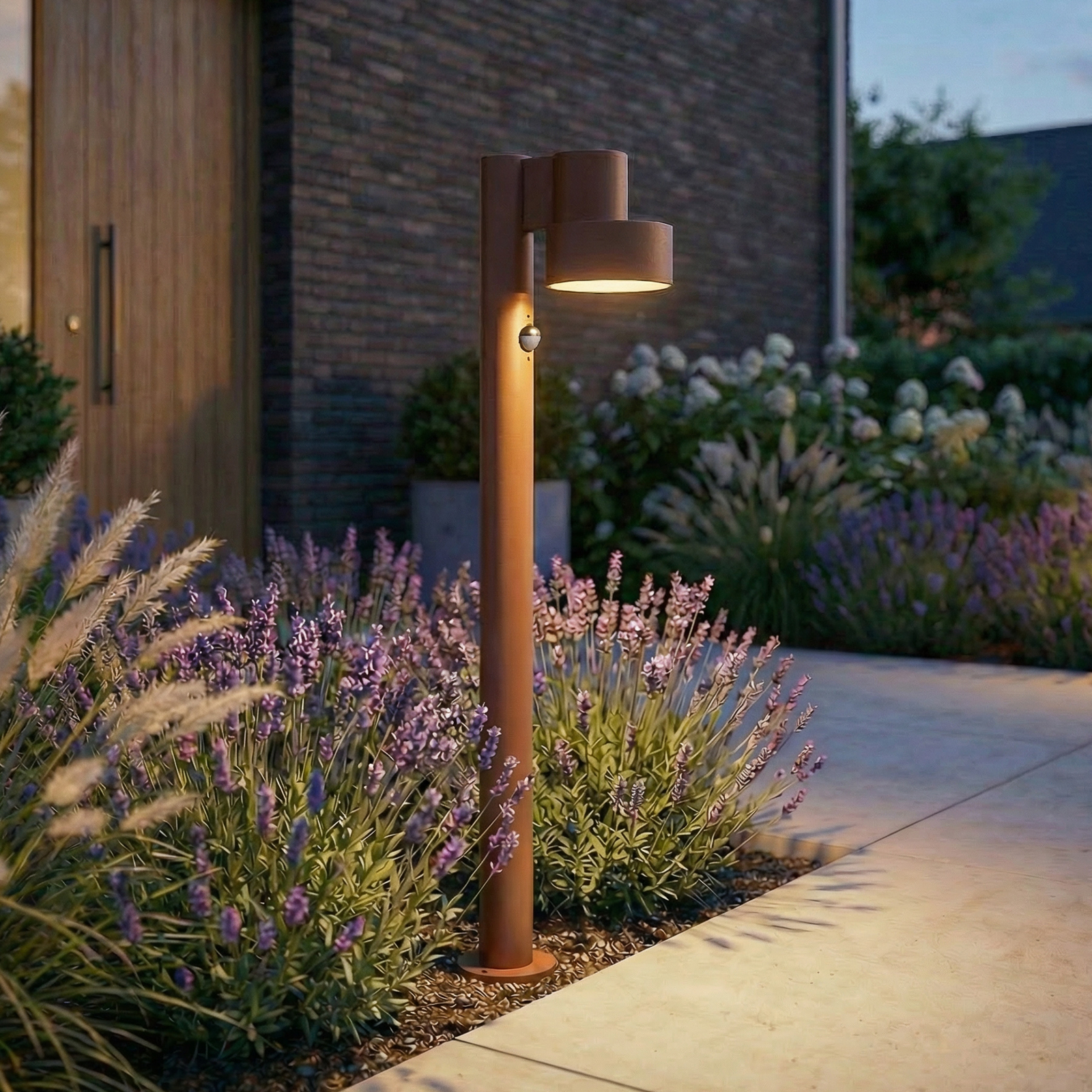 Bolardo luminoso LED Lucande Elune, marrón, con sensor, IP44, altura 77 cm