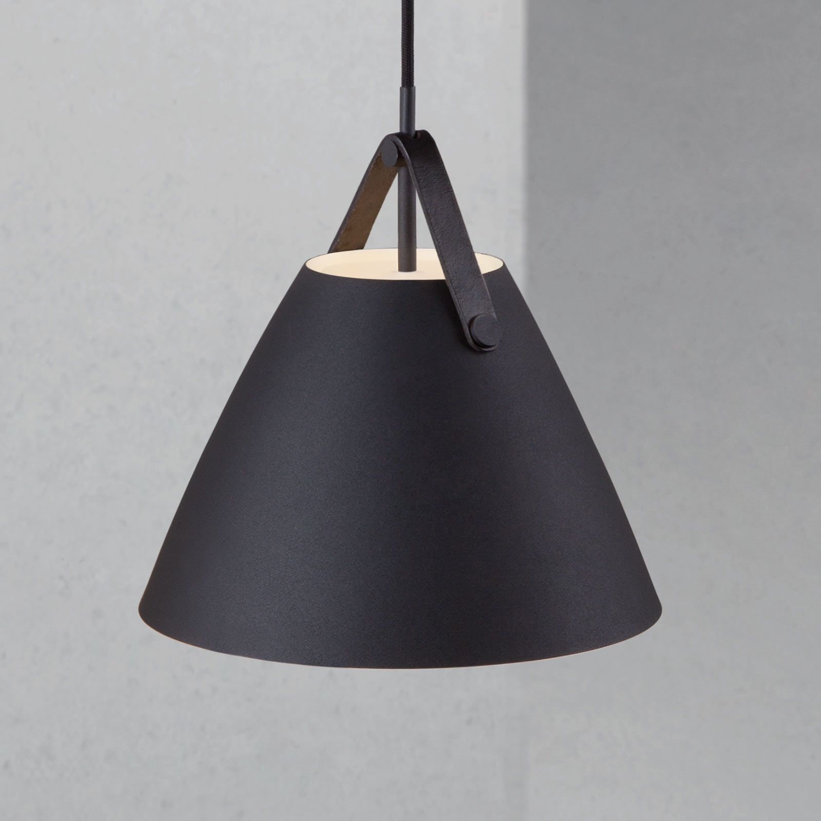 Nordlux Strap hanging light in black, Ø 27 cm, for Living / Dining Room, metal, leather, E27, 40 W, energy efficiency: A++, H: 27 cm