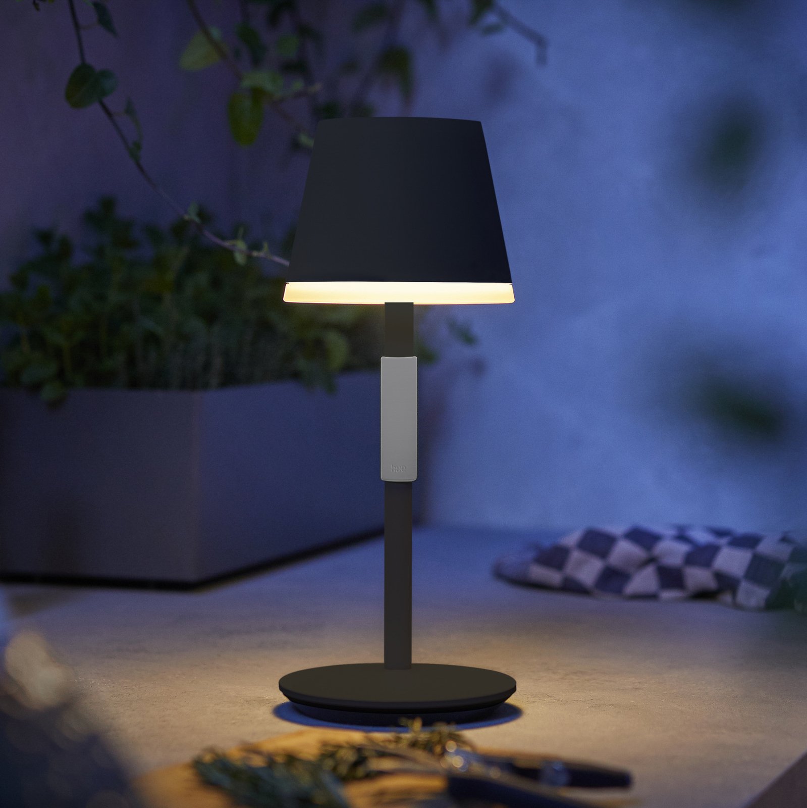 Philips Hue Go LED stolní lampa se stínidlem černá