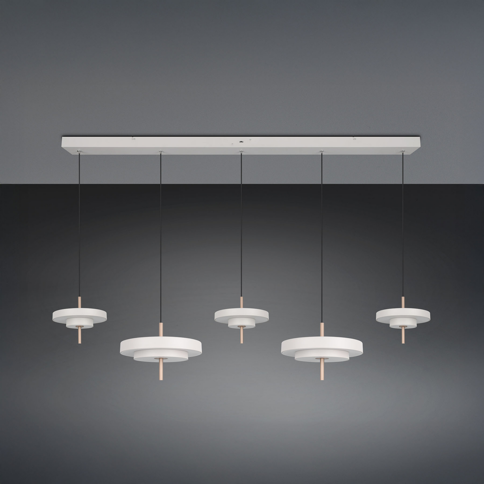 LED hanglamp Keaton, lichtgrijs, lengte 140 cm, CCT, 5-lamps. LED hanglamp Keaton, lichtgrijs, lengte 140 cm, CCT, 5-lamps.