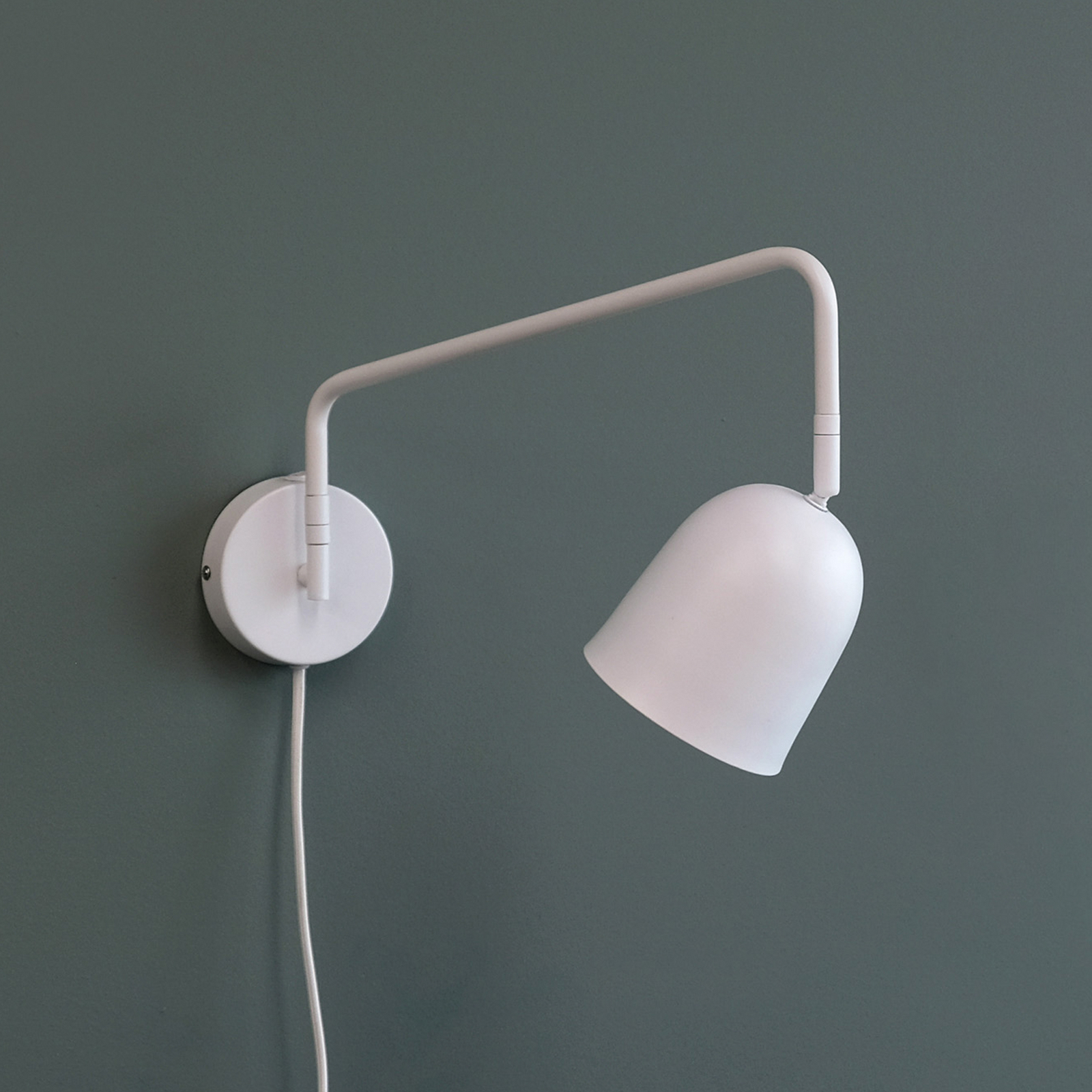 Dyberg Larsen Manchester wall lamp, white, projection 45 cm