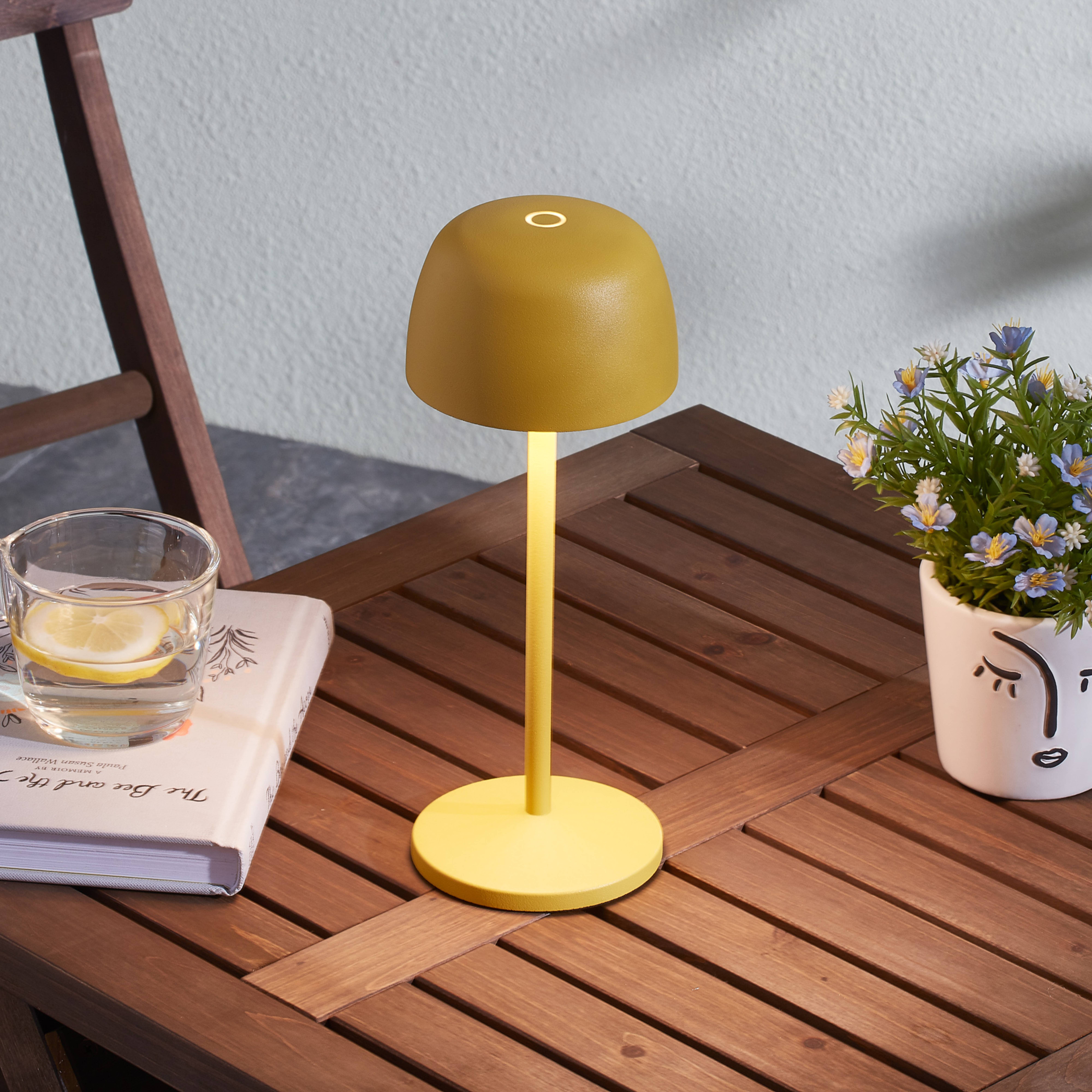 Lindby Lámpara de mesa LED recargable Arietty, amarilla