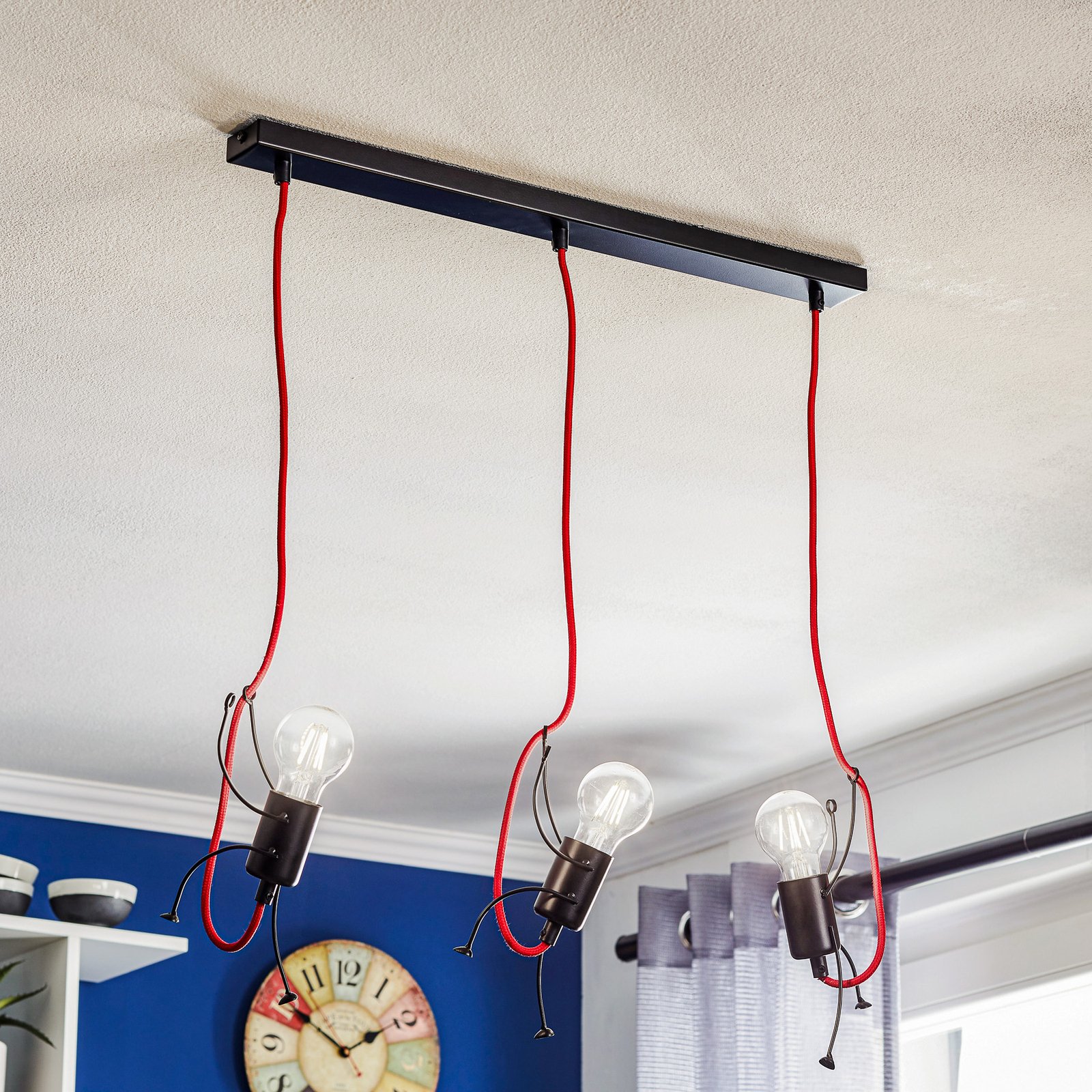 Bobi 3 hanglamp in zwart, rode kabel, 3-lamps.