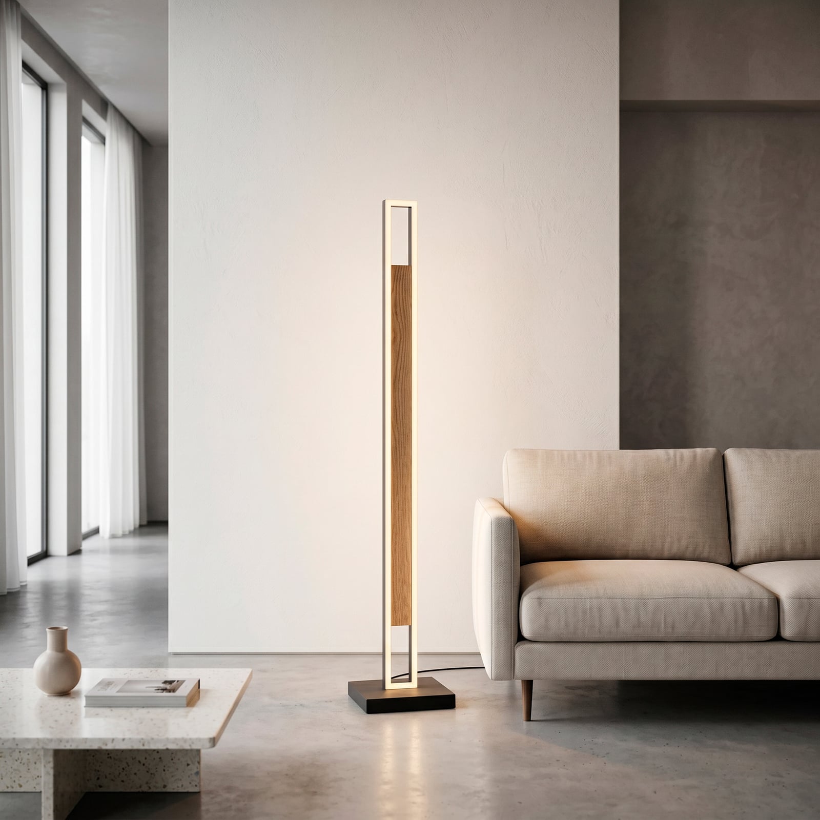 Sveja LED álló lámpa, fekete/fa színű, magasság 140 cm, CCT Sveja LED álló lámpa, fekete/fa színű, magasság 140 cm, CCT