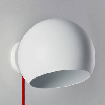 Nyta Tilt Globe Wall Short wandlamp met kabel rood