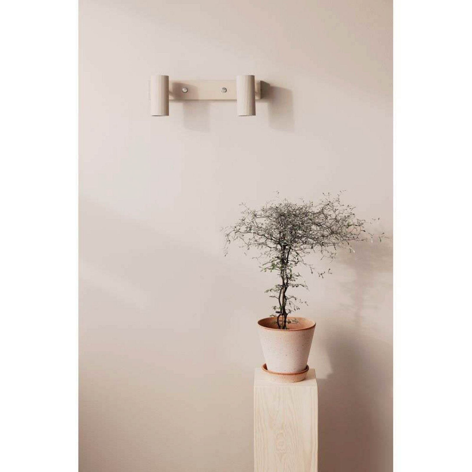 Hubble 2 Vegglampe Beige - Globen Lighting