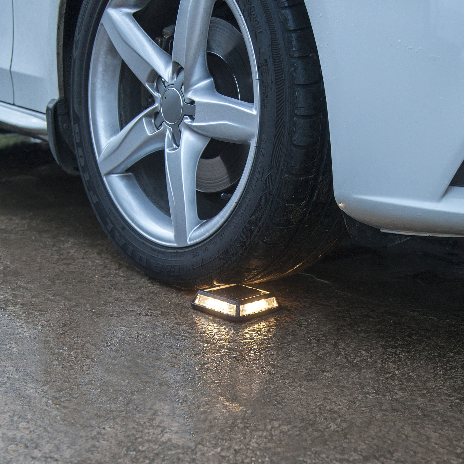 Driveway LED solar light, load of up to 3,000 kg