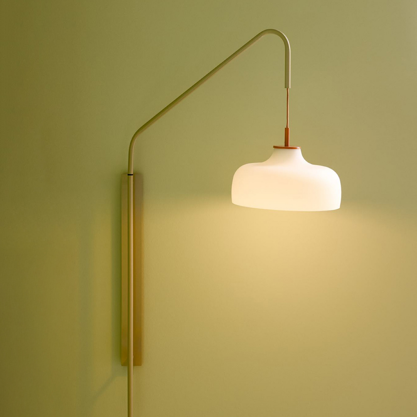 Applique murale Current, sable clair, saillie 71 cm - HÜBSCH