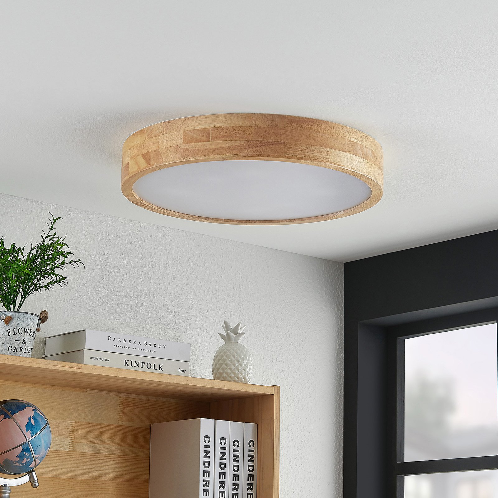 Lindby Tanju ceiling light, oak wood, Ø 50 cm