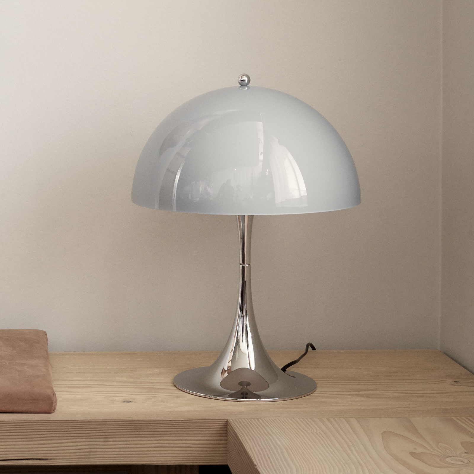 Louis Poulsen Panthella Portable V2 LED bulb grey