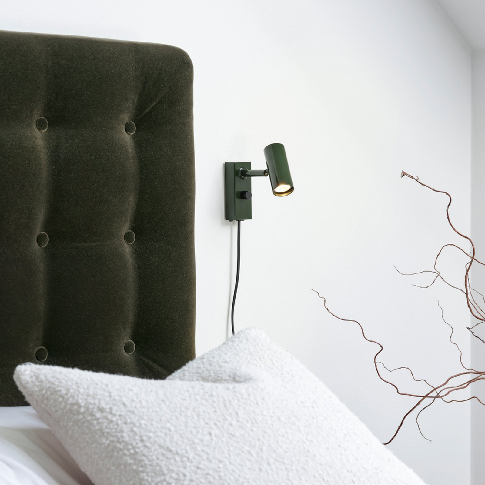 Cato vegglampe skoggrønn/svart høyde 15 cm dimbar - Belid Cato vegglampe skoggrønn/svart høyde 15 cm dimbar - Belid