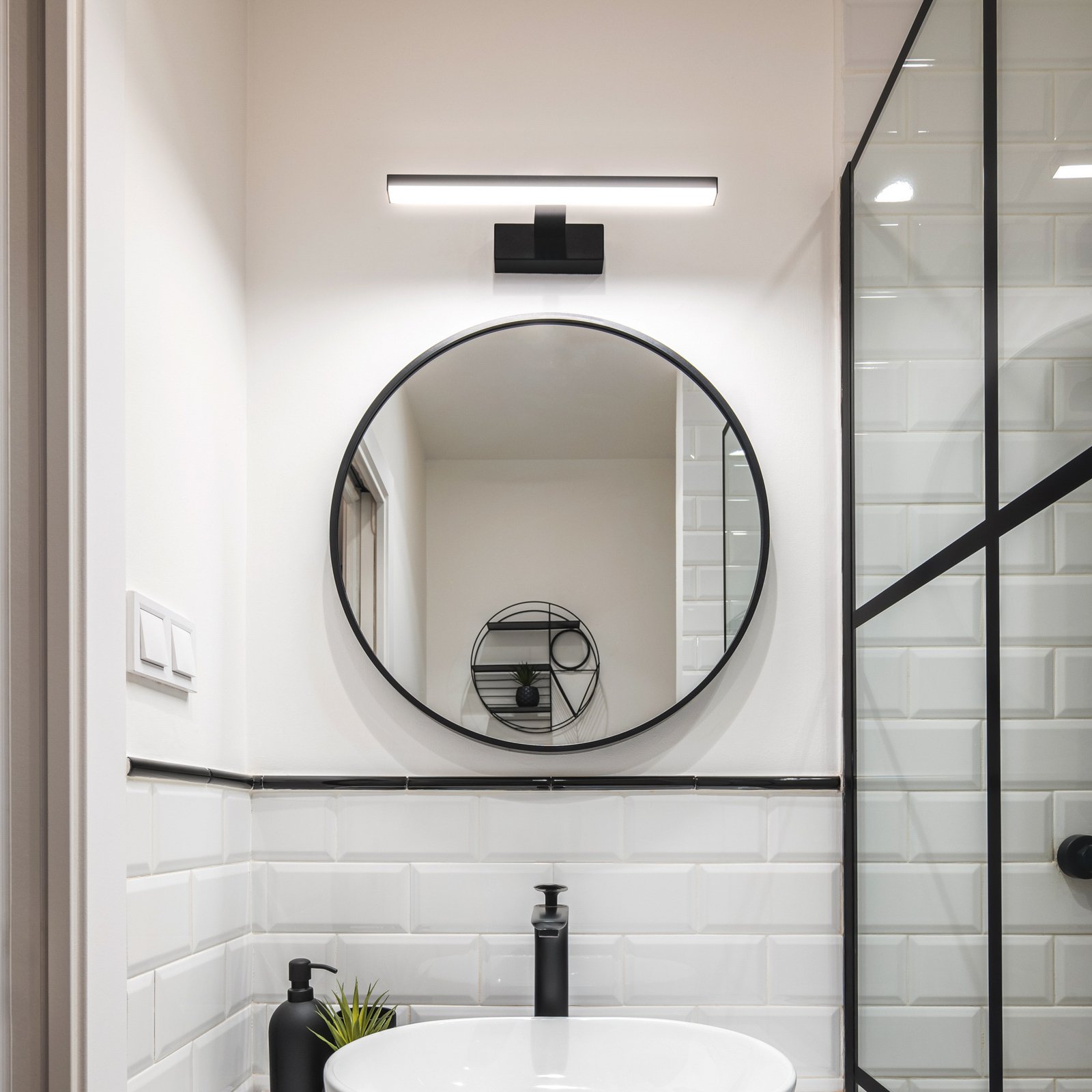 LED nástěnné svítidlo Pandella 1, délka 40 cm, černá barva, hliník