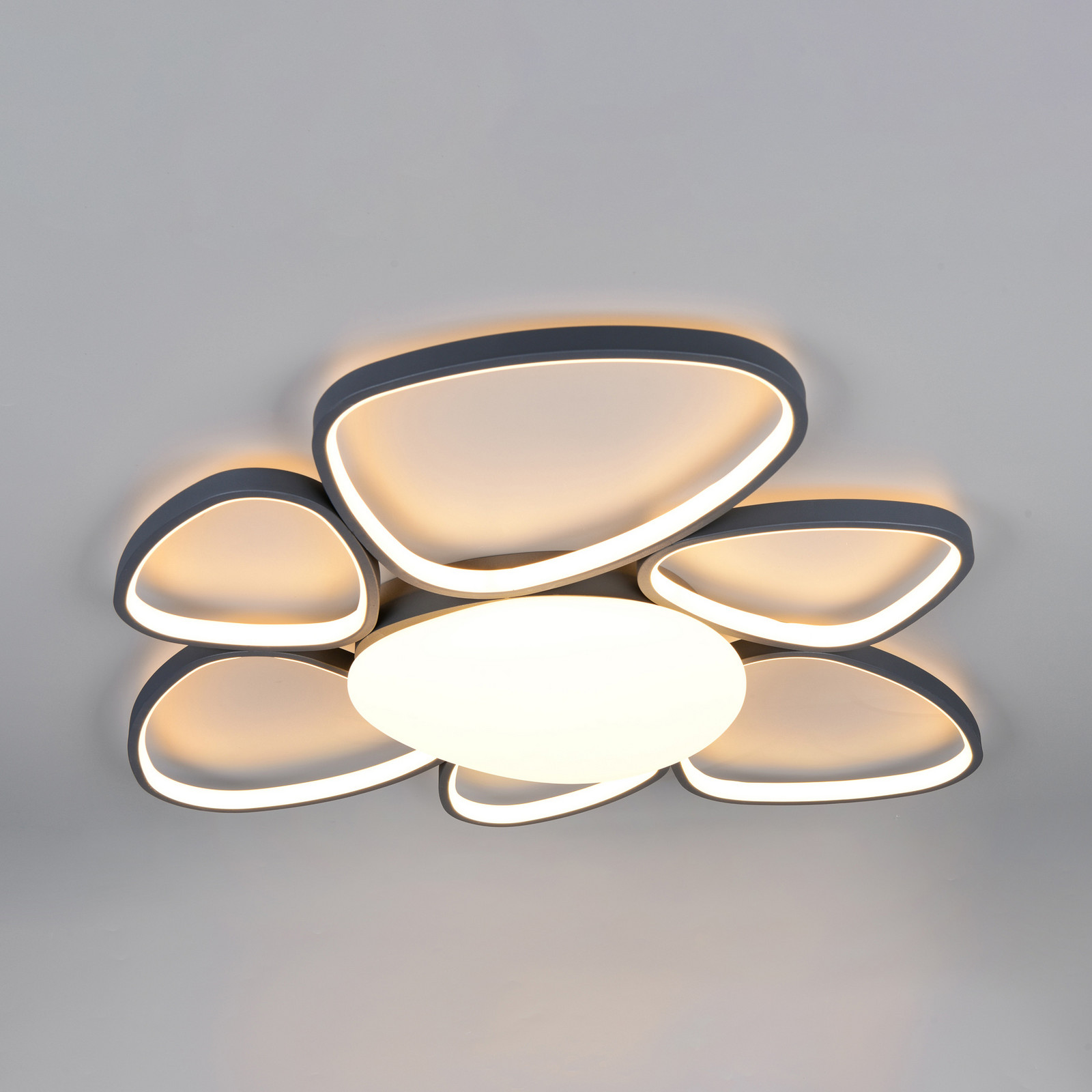 Trio Lighting LED таванна лампа Amelio, черна, 85 см, CCT, дистанционно управление