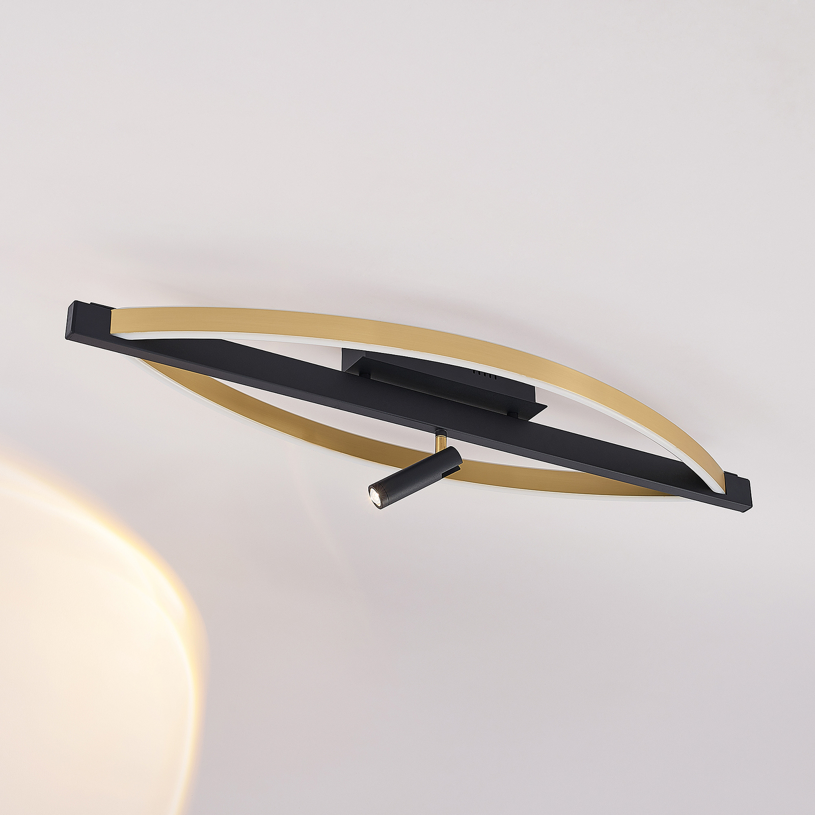 Lucande Matwei plafonnier LED, ovale, laiton