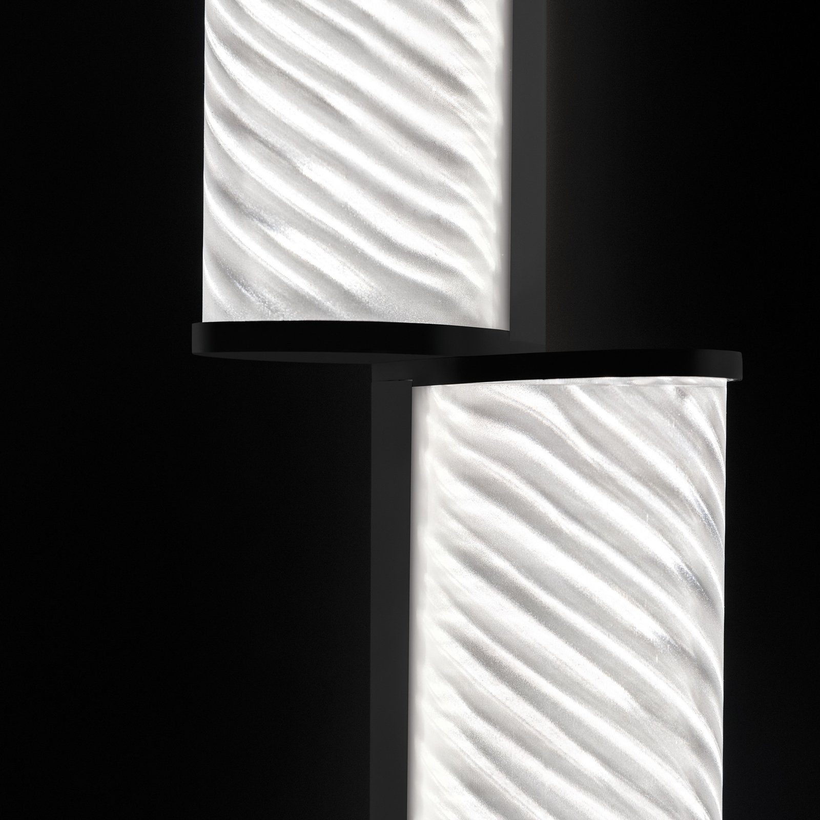 Slamp LED-Stehlampe Modula gedreht, plissé, schwarz