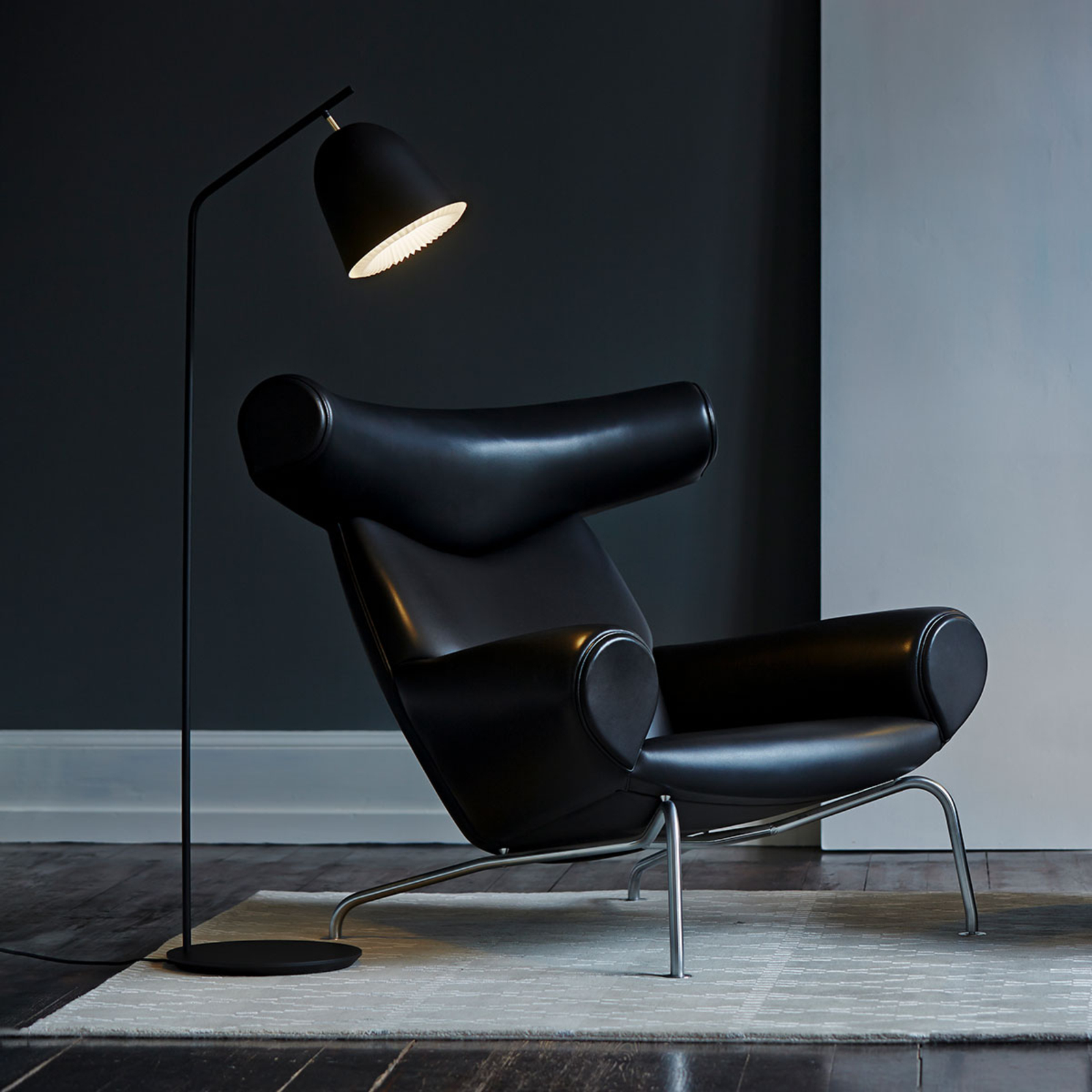 LE KLINT Caché - Dizainerių grindų lempa, juoda