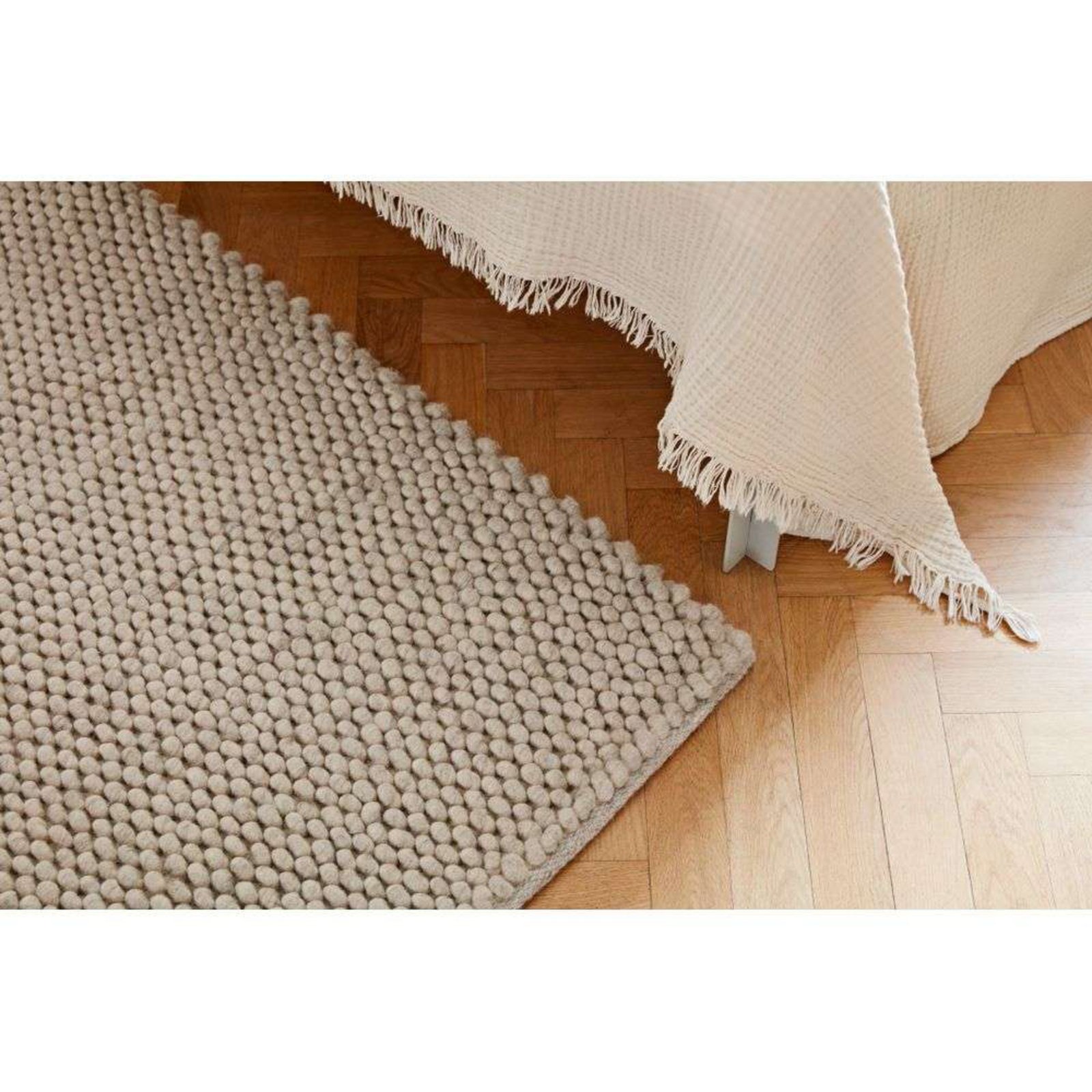 Peas Rug 140 x 200 Soft Grey - HAY