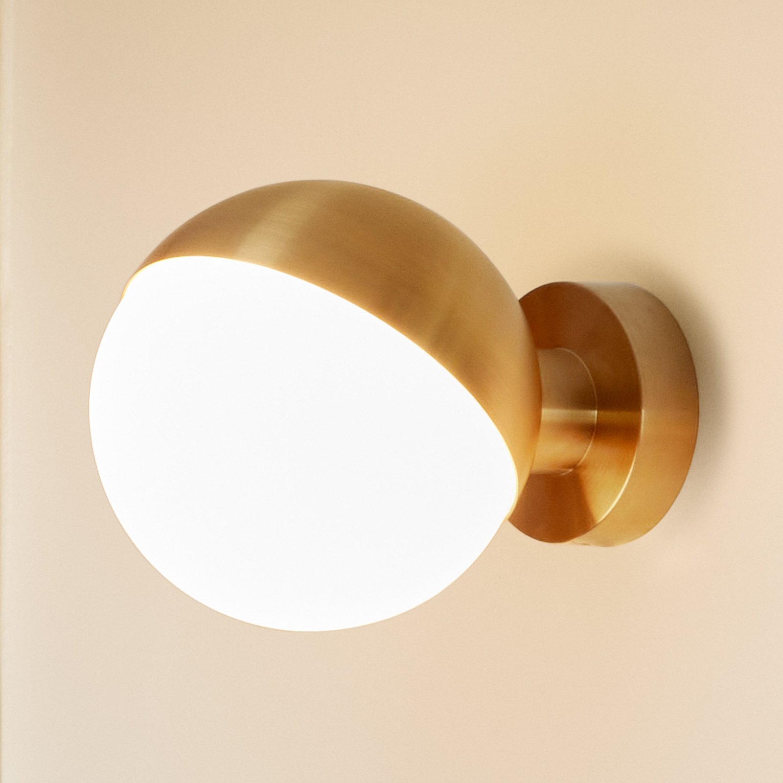 VL Studio Applique Murale Ø150 Hardwired Brass - Louis Poulsen