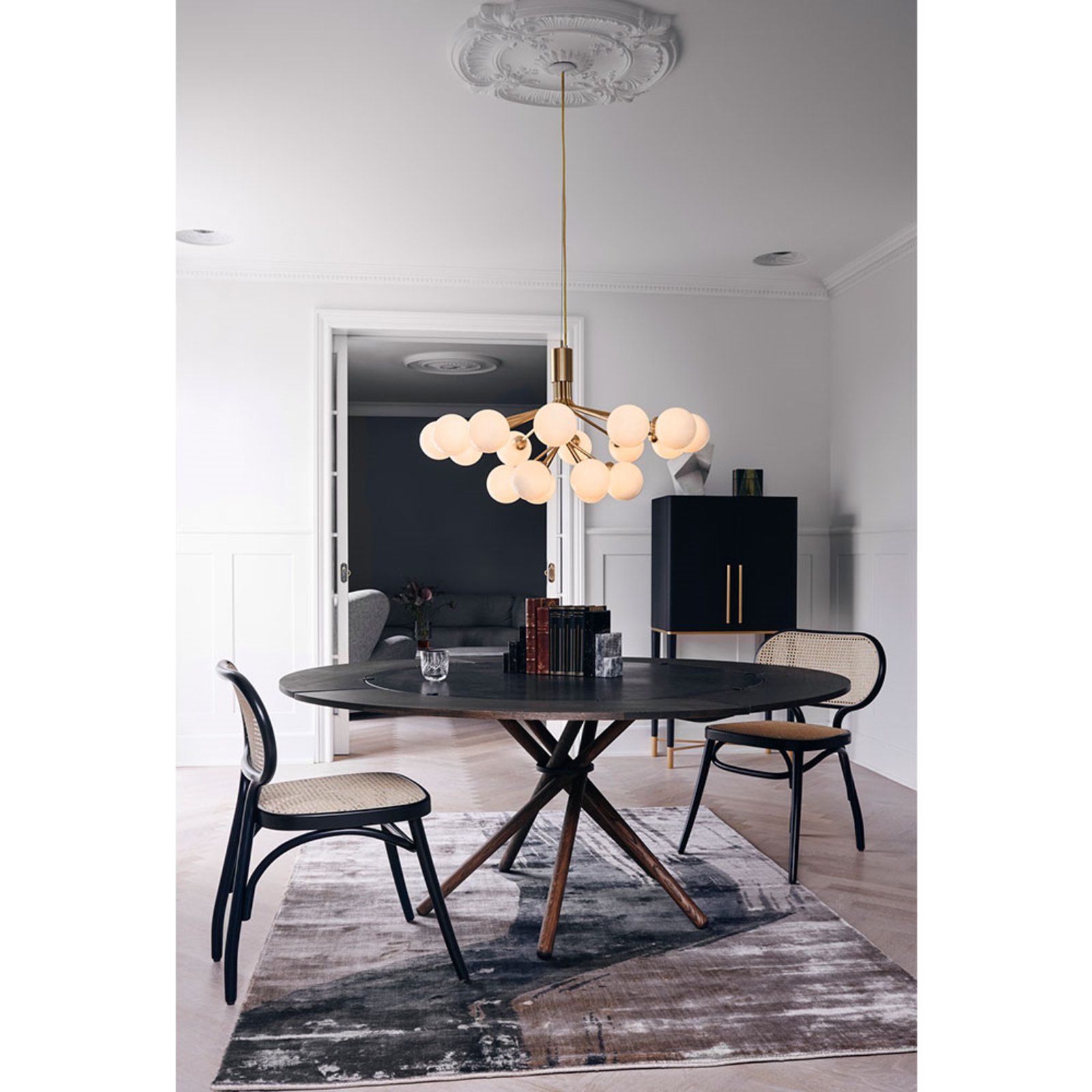 Apiales 18 Candelabro Satin Black/Opal White - Nuura