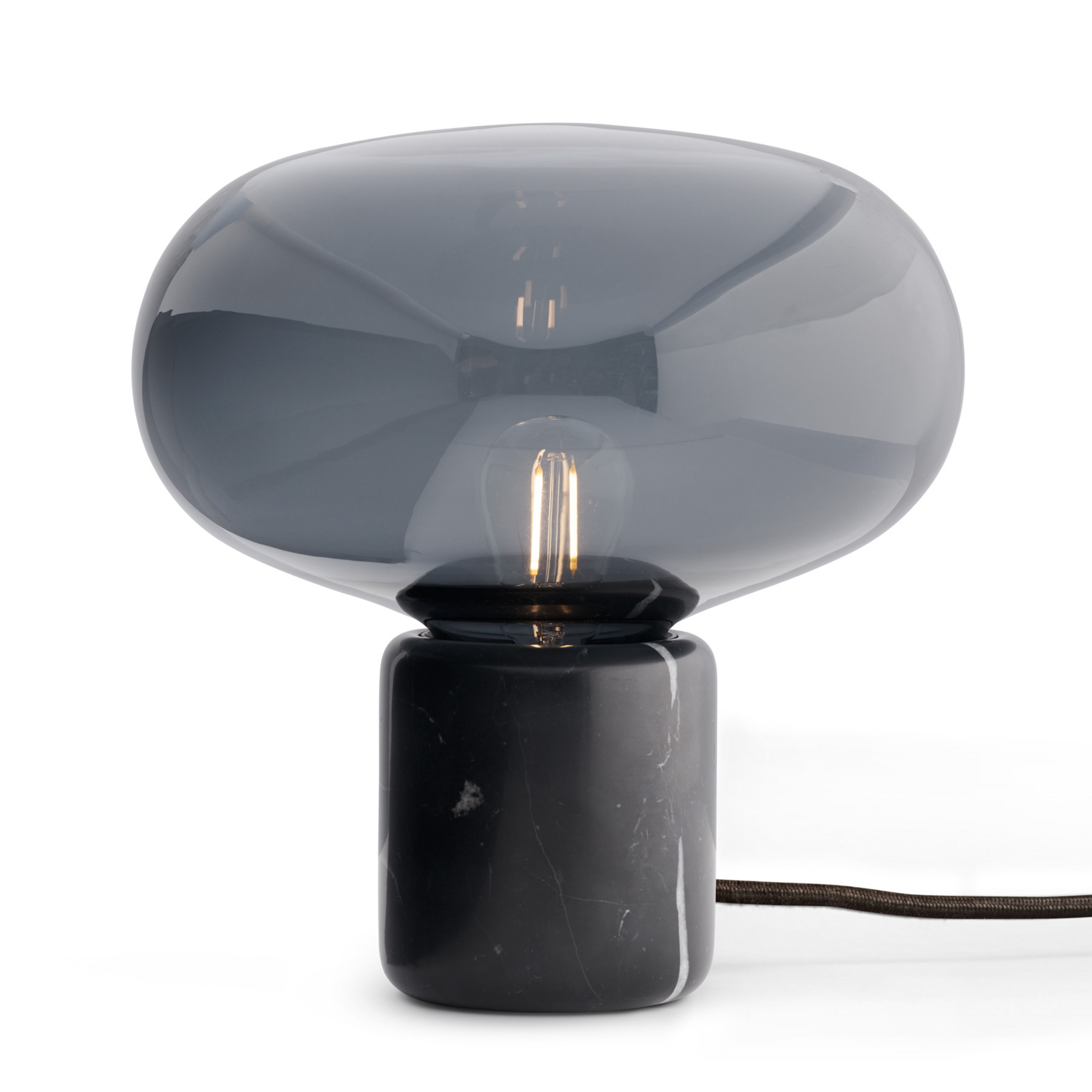New Works lampe de table Karl-Johan, marbre/verre fumé, 24 cm