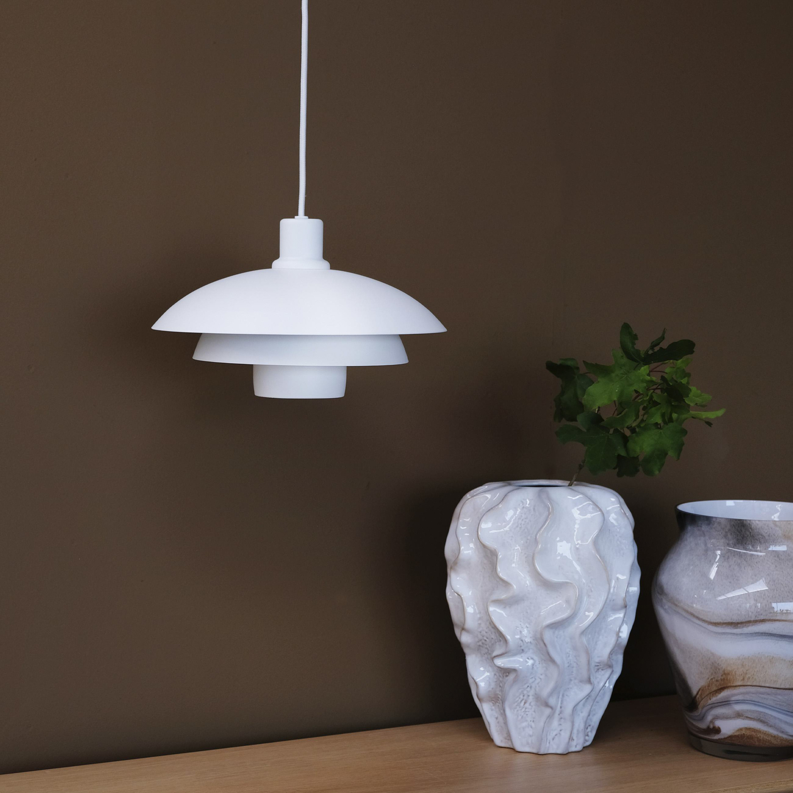 Dyberg Larsen Morph hanging light, white, Ø 30 cm, metal