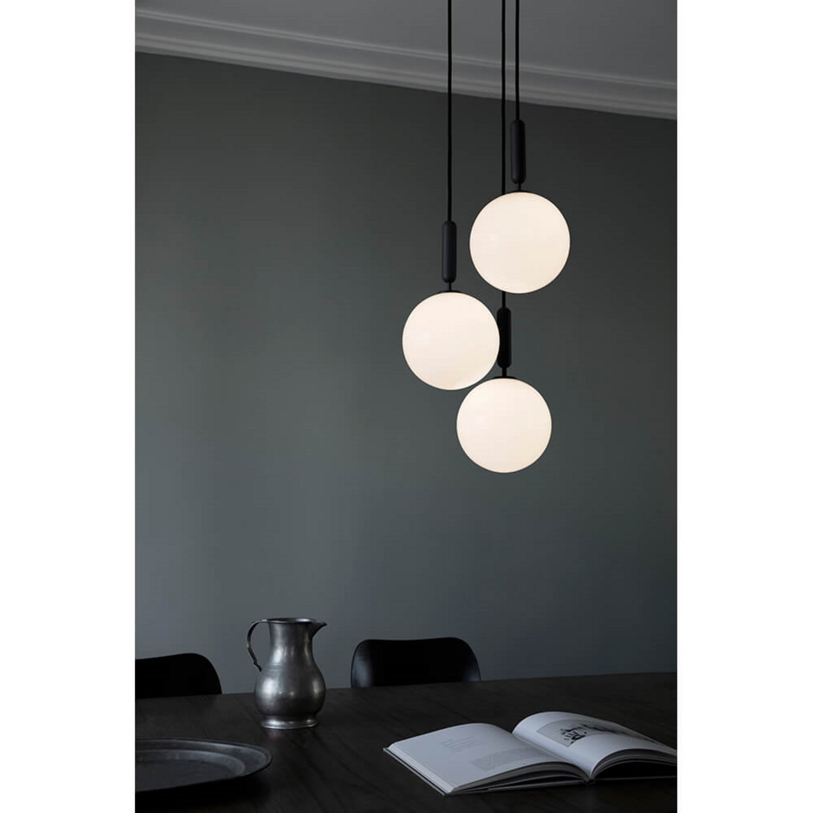 Miira 3 Chandelier Large Rock Grey/Opal White - Nuura