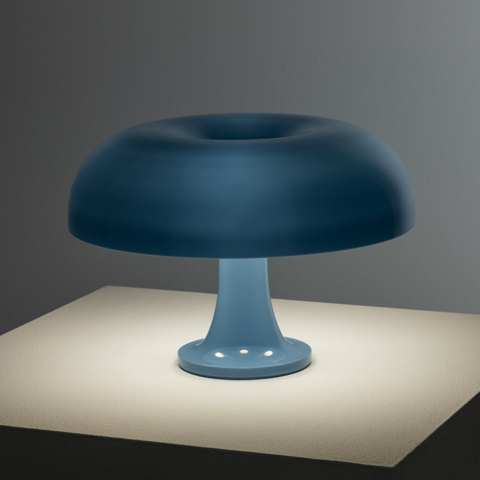 Artemide Tischleuchte Nessino, hellblau, Höhe 22 cm