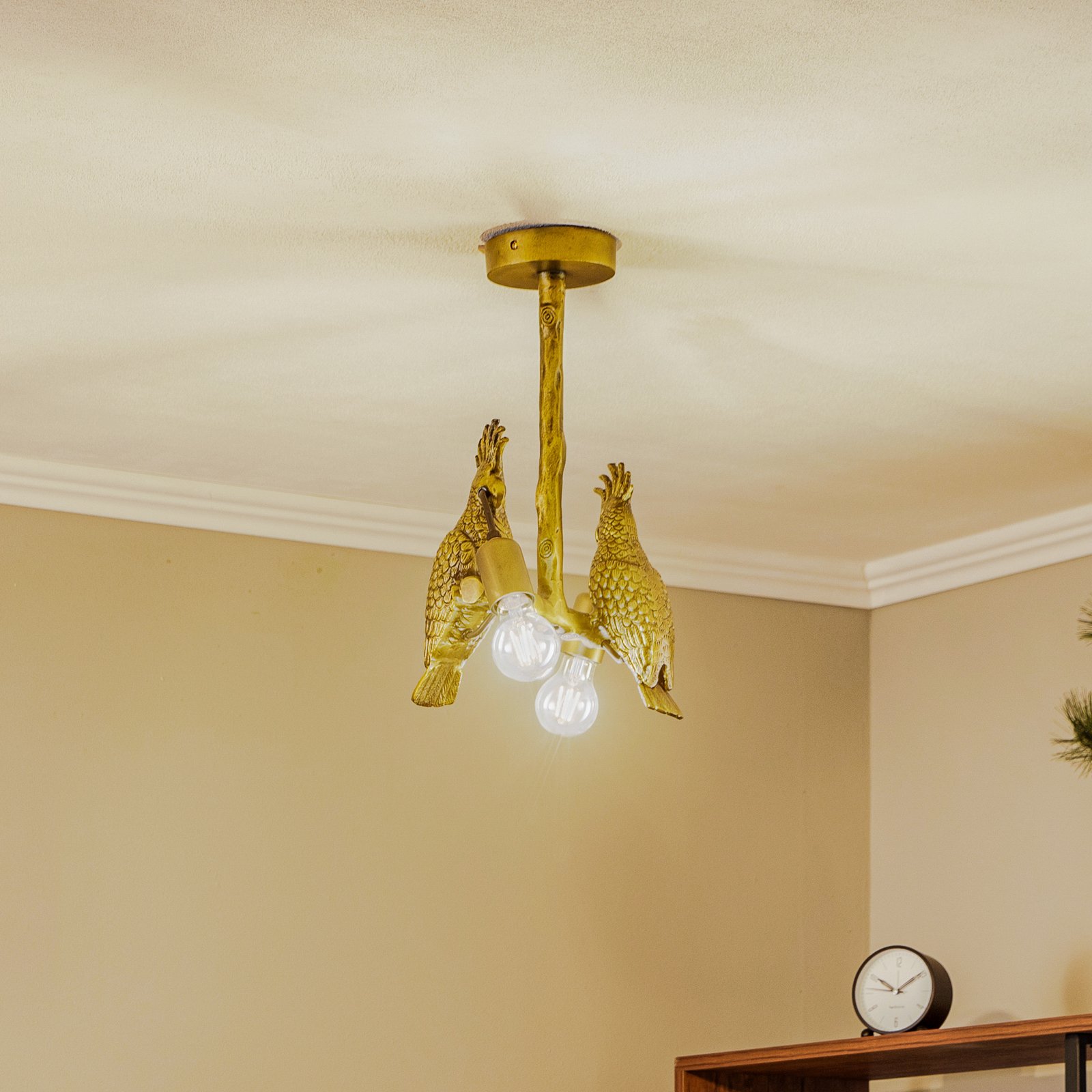 Lindby ceiling light Nirvathia, parrots, brass-coloured