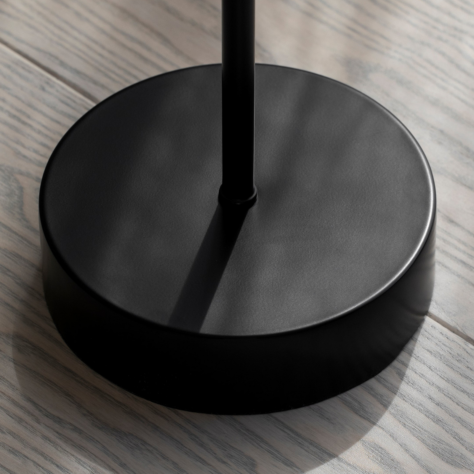 Northern Birdy Stehleuchte in Schwarz