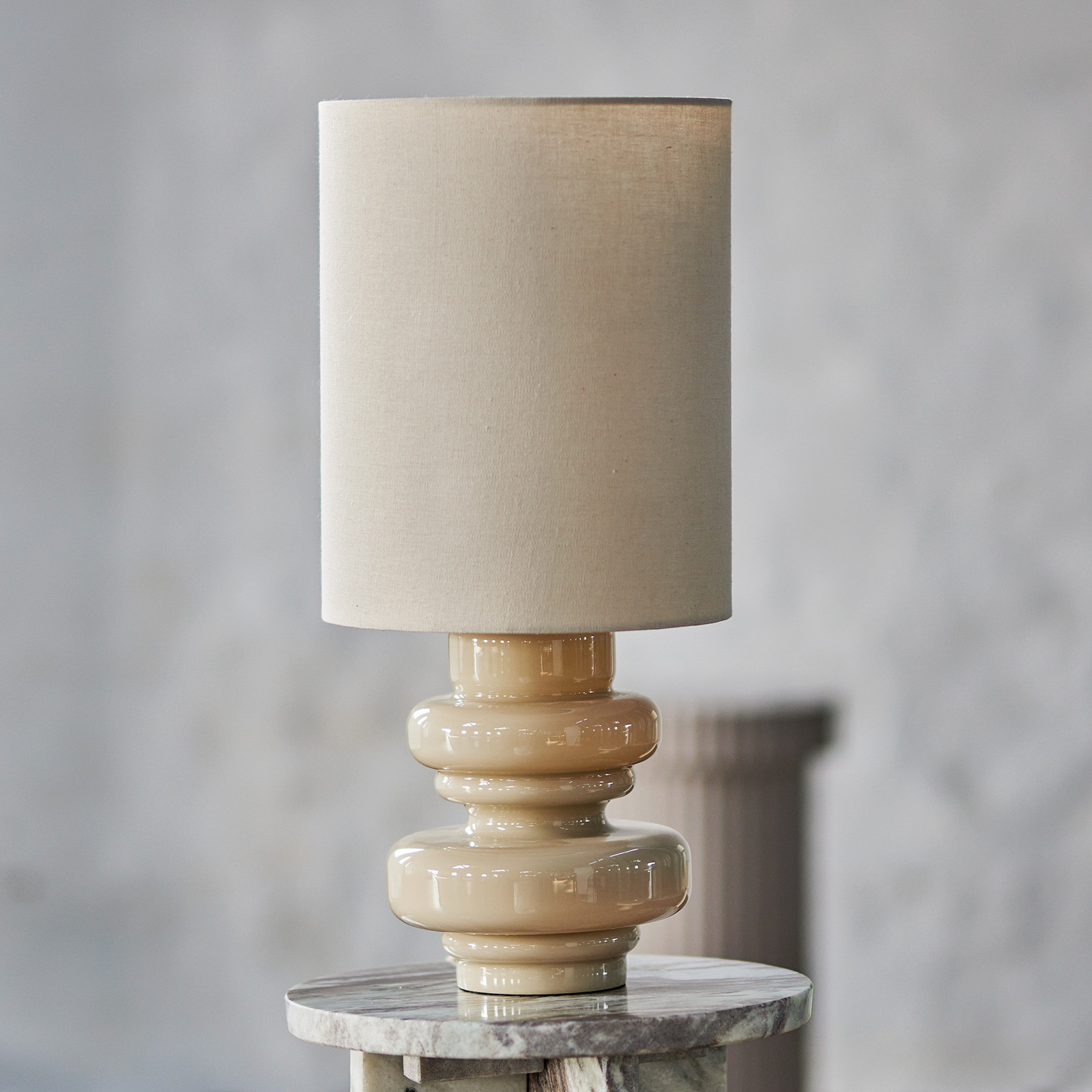 Lampada da tavolo Fabiola, color crema, vetro, altezza 51 cm - Bloomingville