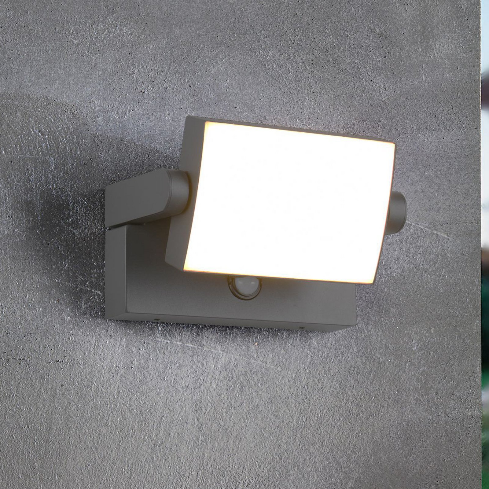 LED sensora āra sienas lampa KANSAS antracīta krāsā, platums 20 cm, IP54