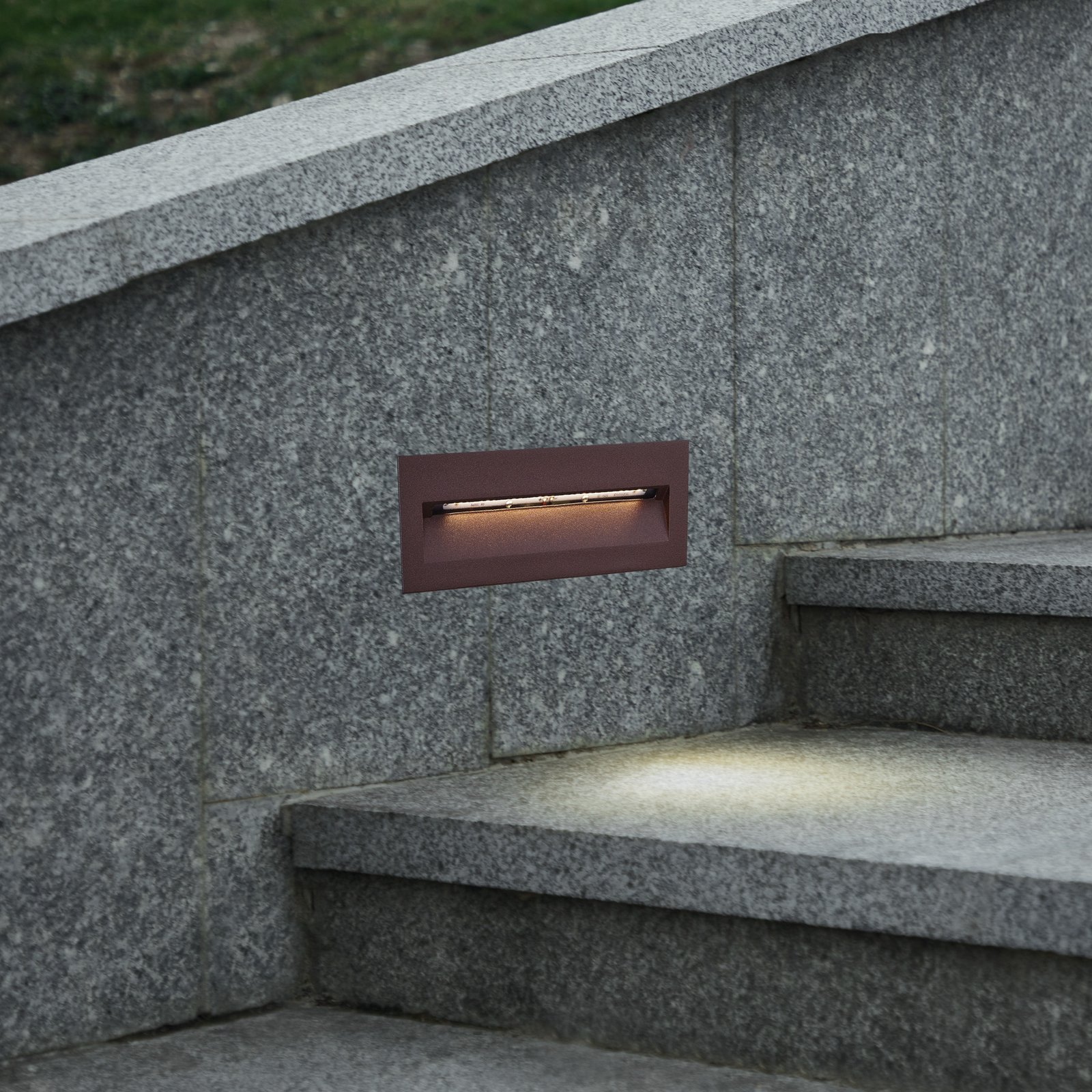 Loya LED Indbygnings Wall Lamp 23x8 IP54 Rust - Lucande