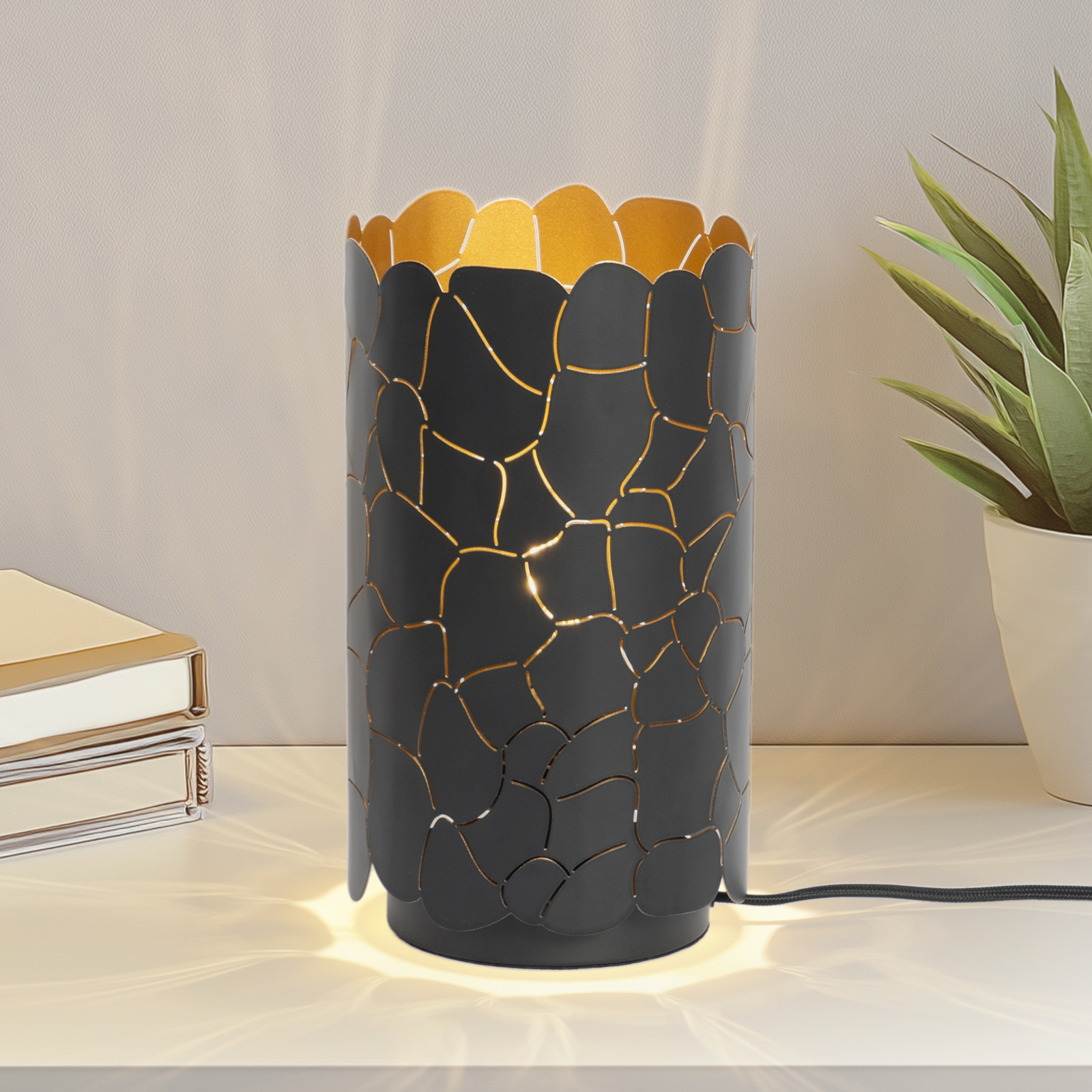 Lindby table lamp Aralena, black/gold, metal