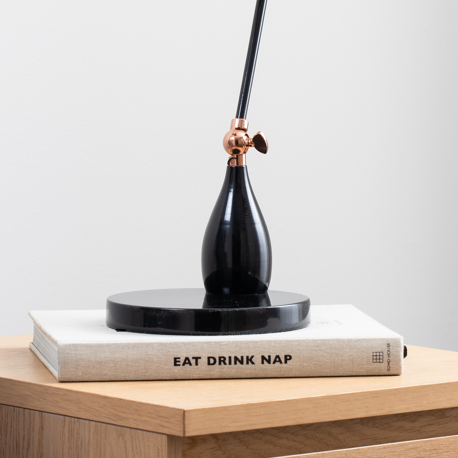 Lámpara de mesa Yildo 7015, negro/cobre, metal, altura 50 cm