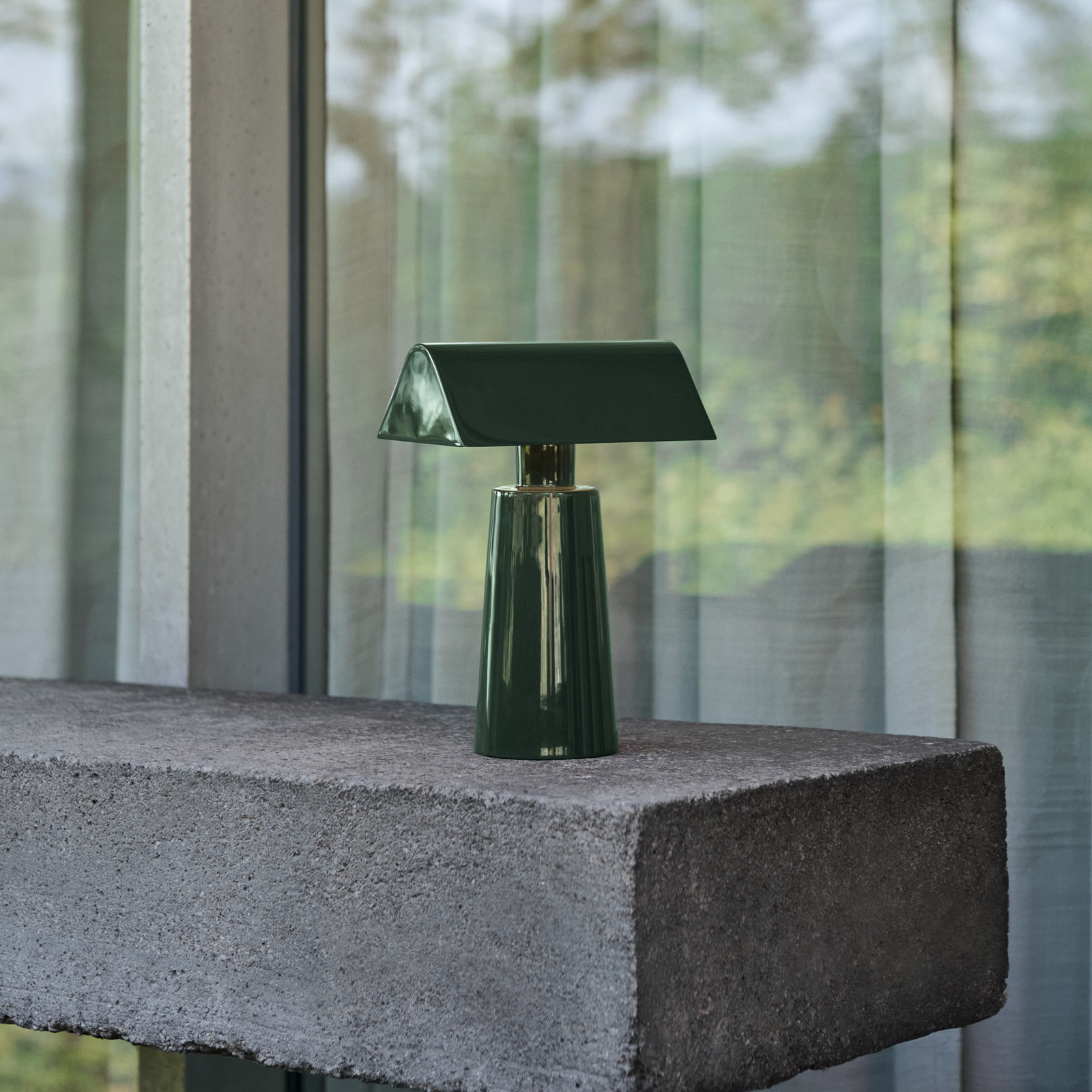 Caret MF1 Akku-Tischleuchte, waldgrün, IP44 - &TRADITION
