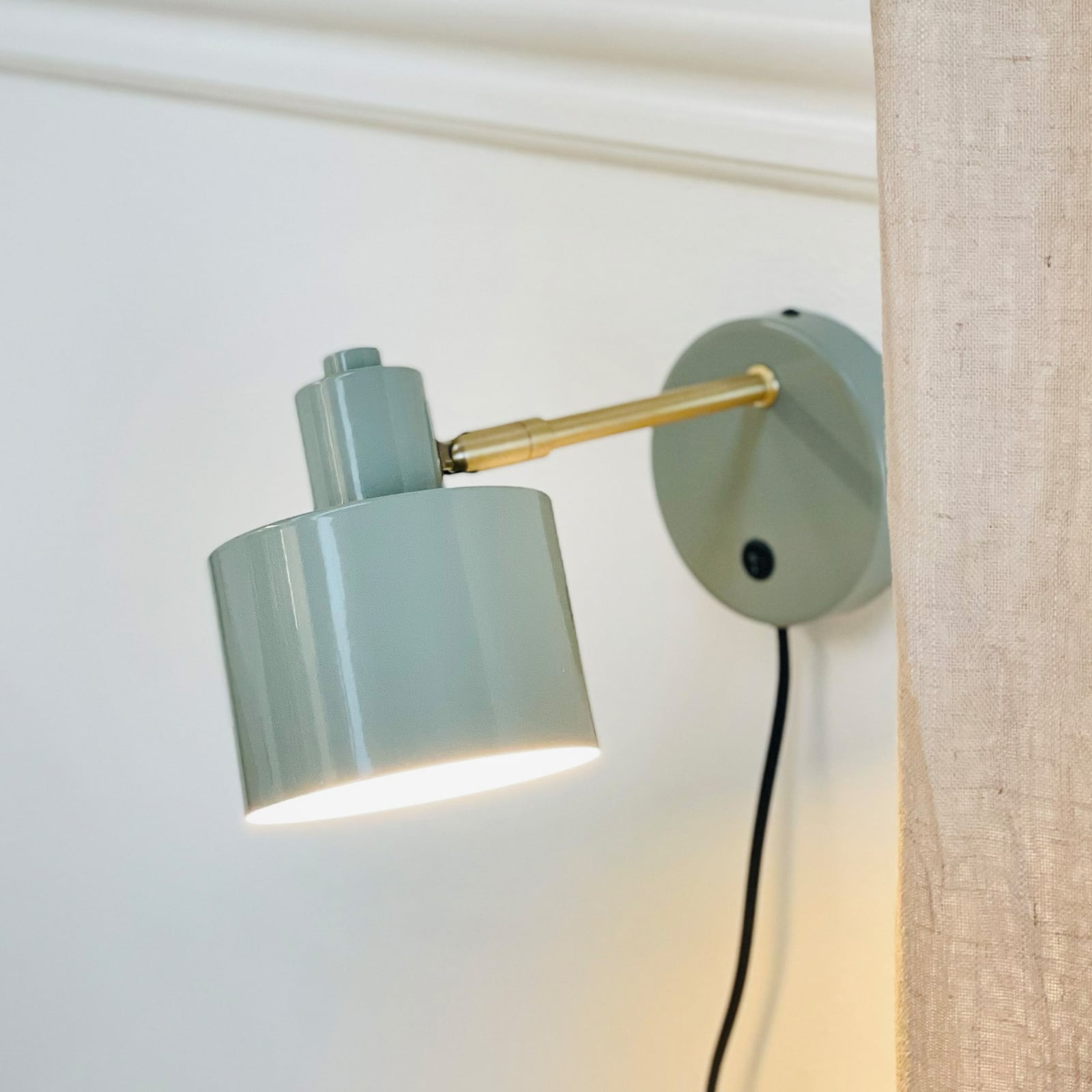Ocean væglampe olivengrøn/messing, metal, E14 – Dyberg Larsen Ocean væglampe olivengrøn/messing, metal, E14 – Dyberg Larsen