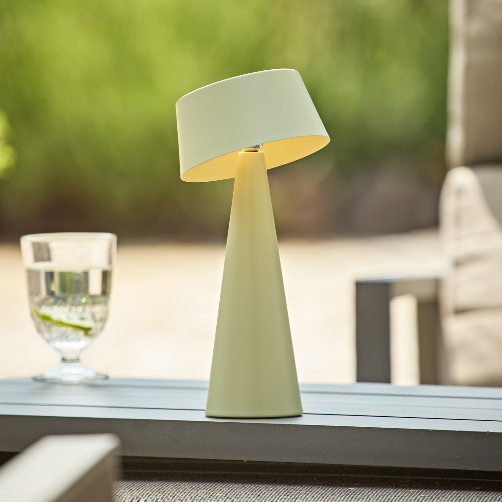 Lampa stołowa LED Solino, zielona, zasilanie słoneczne/USB, 26 cm, IP44