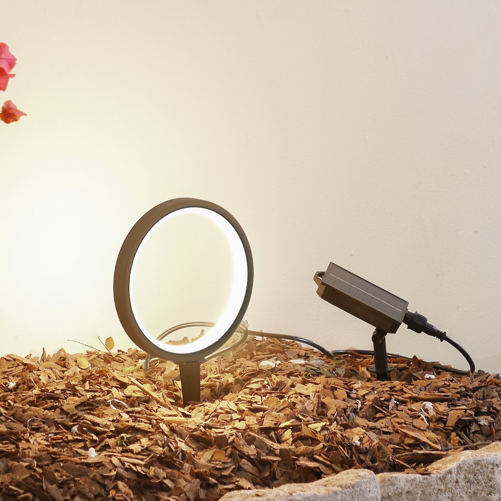 Syrene solcellelampe med jordspyd, sort Lindby - Terrasse - Moderne - Aluminium - Med én lyskilde