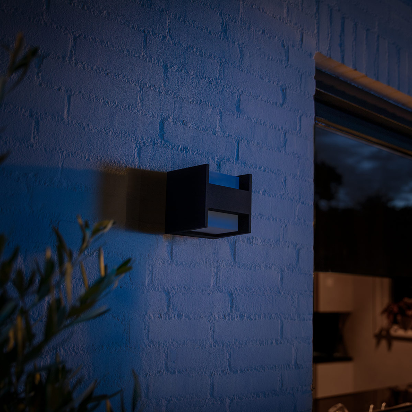 Philips Hue White Fuzo outdoor wall light, up&down