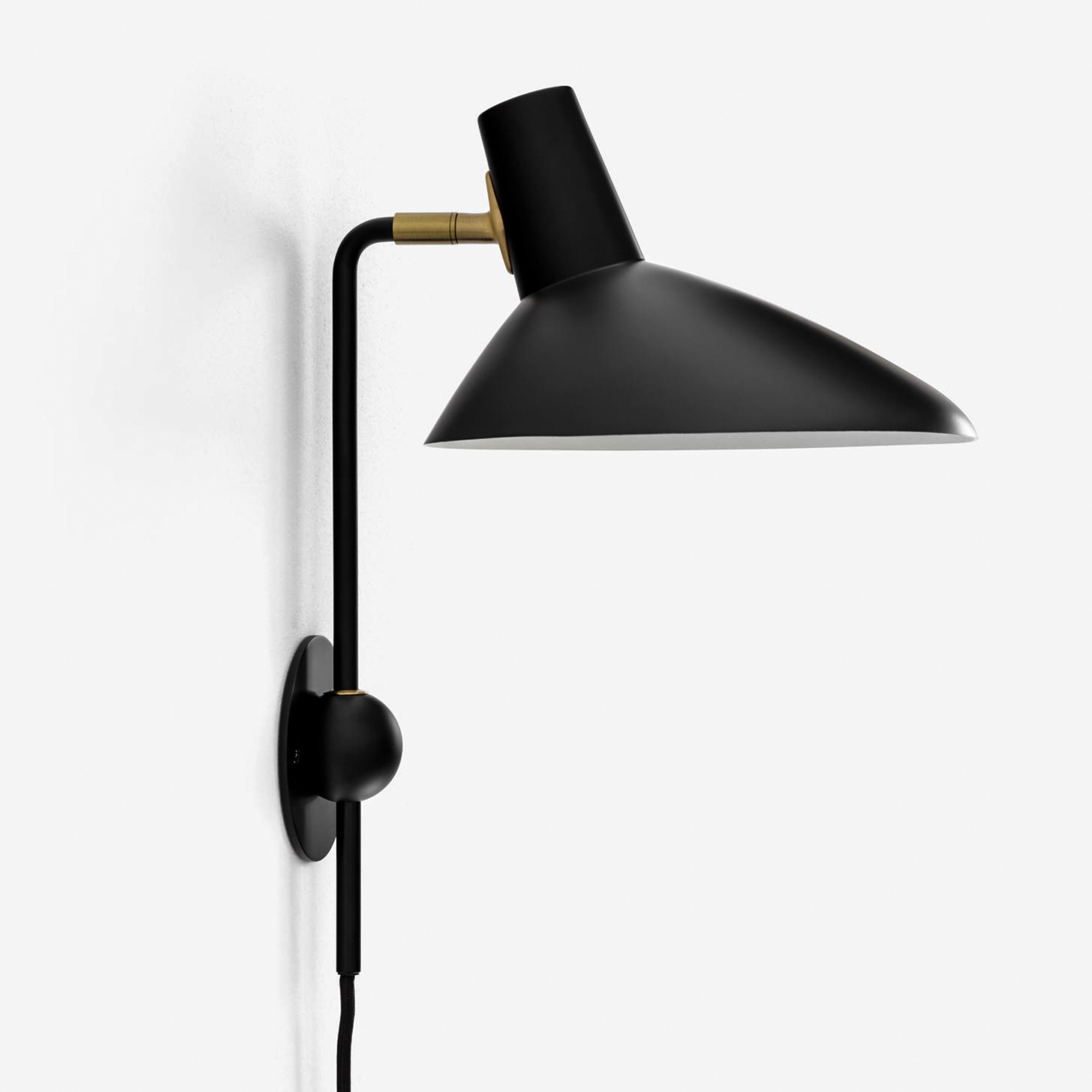 Tripod HM12 wall light Matt Black - &Tradition