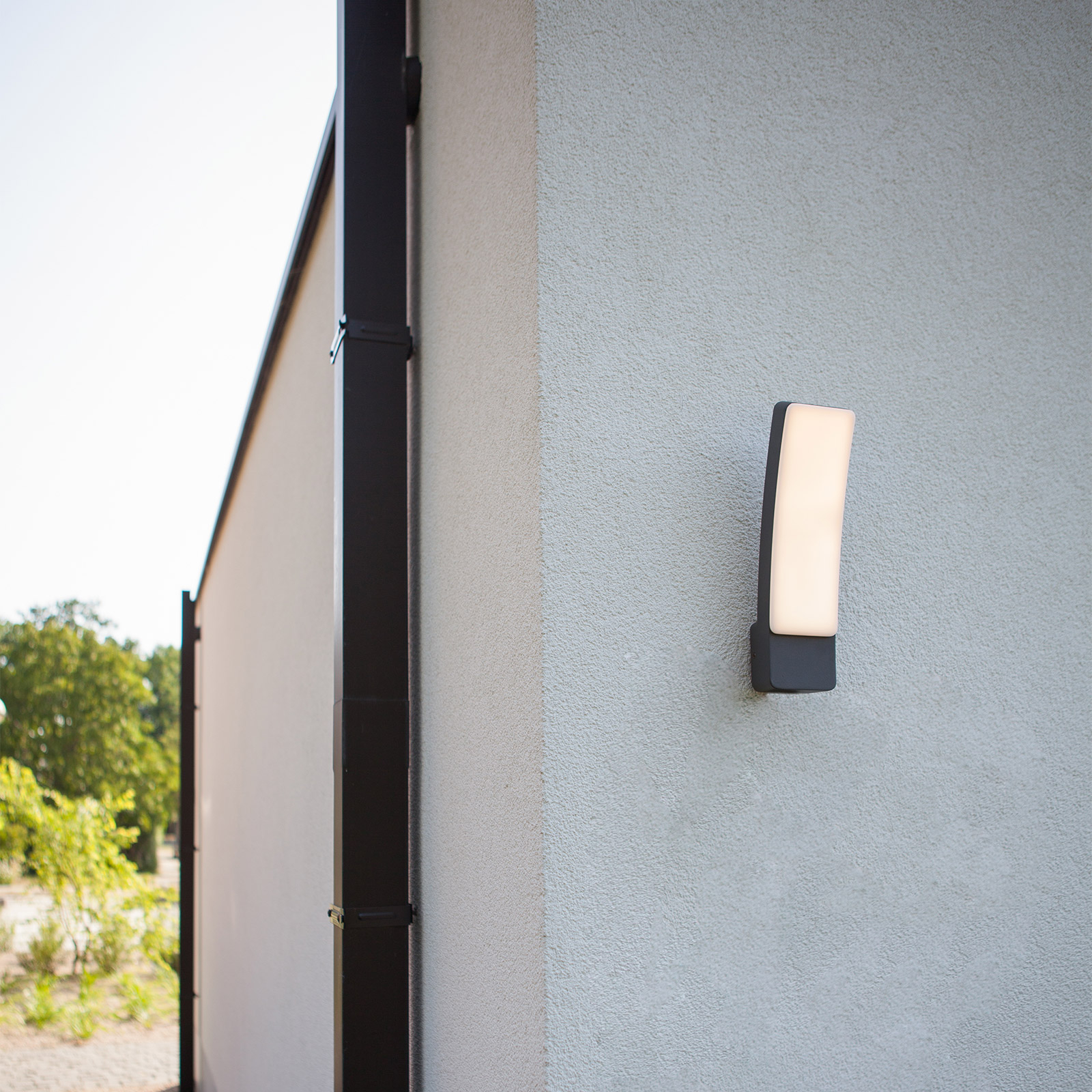 Kira LED outdoor wall light with Tuya technology