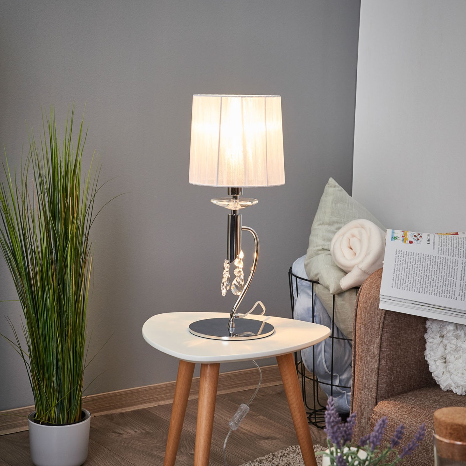 Lilja bordlampe med silkeskærm