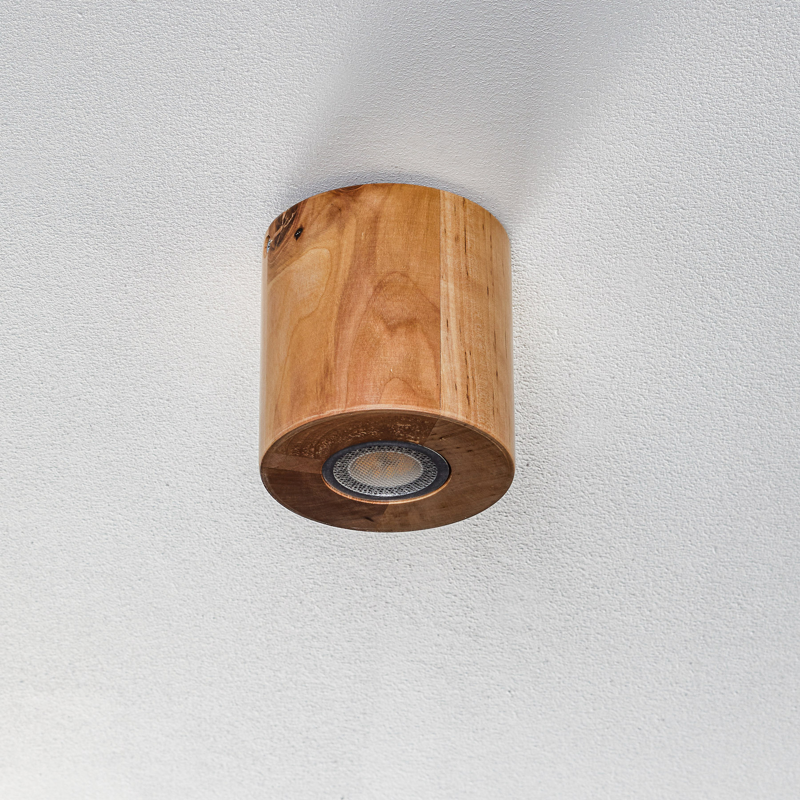 Ara ceiling light as a wooden cylinder