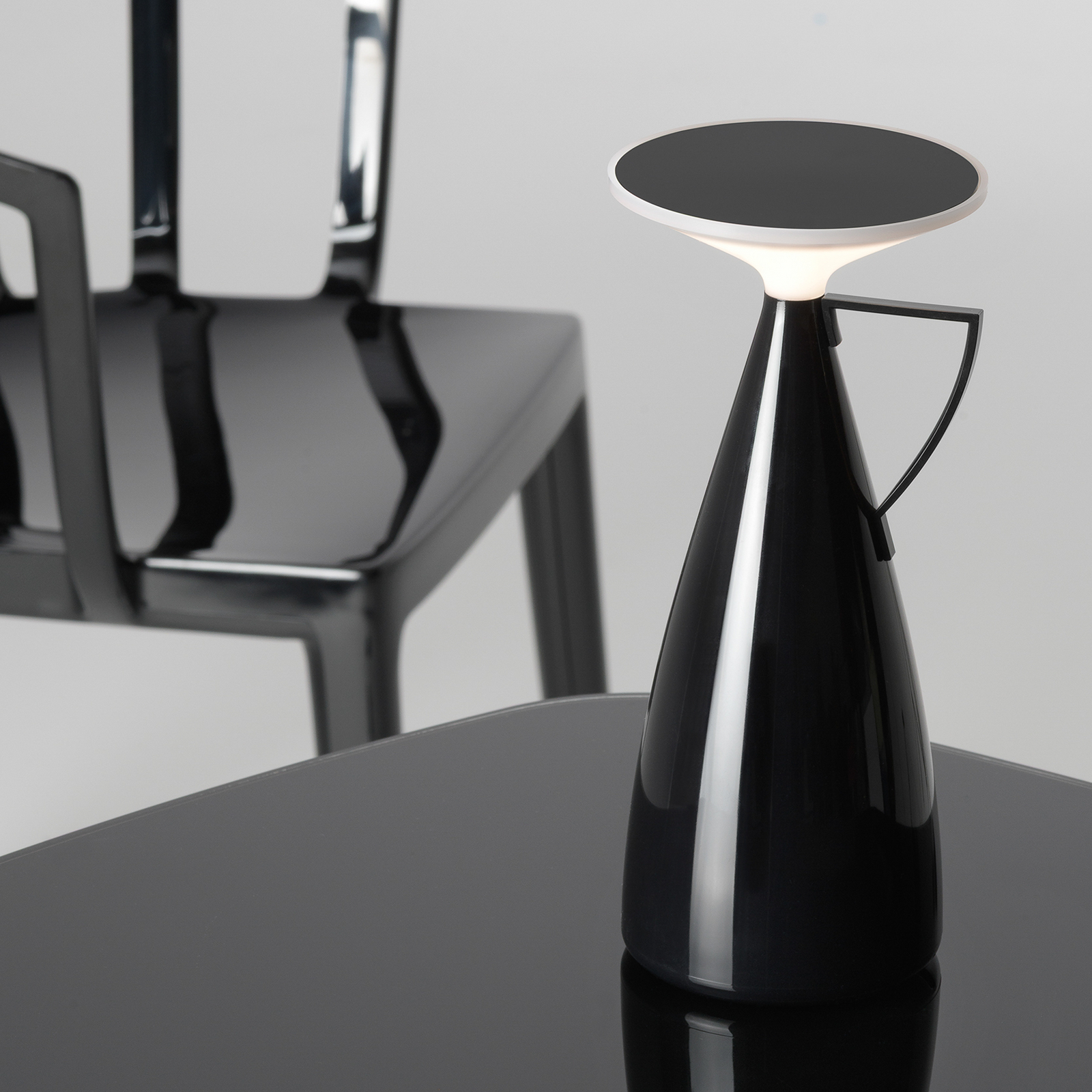 lampe à poser LED rechargeable Camomille, noire, hauteur 24 cm - Kartell