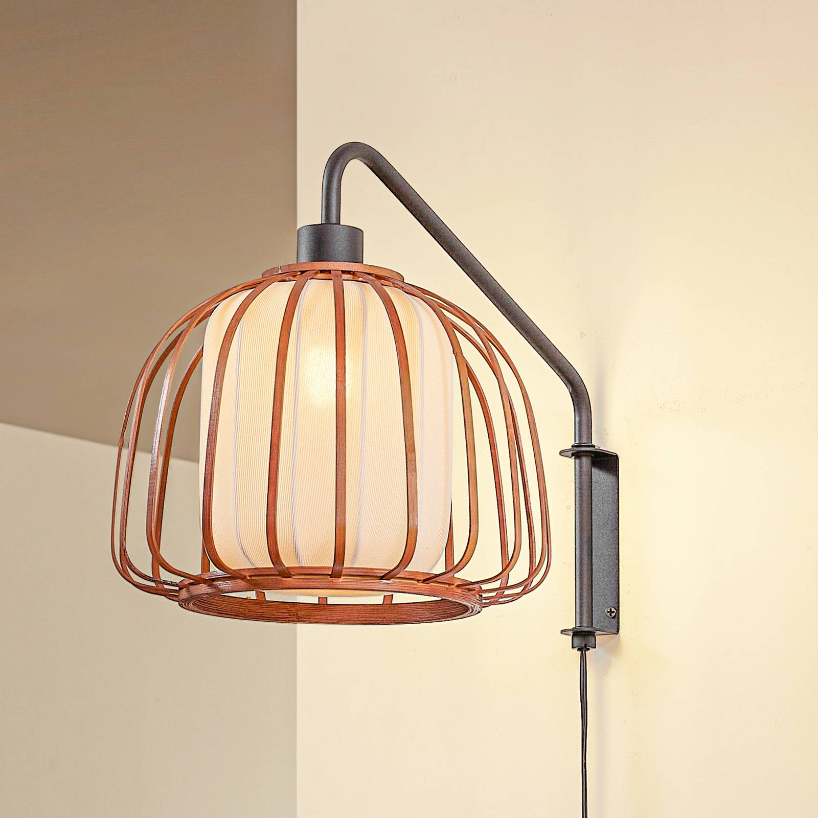 Lindby Kinkiet Davella, Ø 26 cm, czarny, bambus, tekstylia