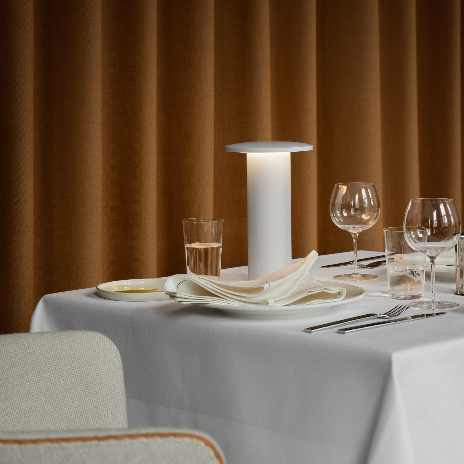 Solea LED-Akku-Tischleuchte weiß Alu IP44 - Fritz Hansen 